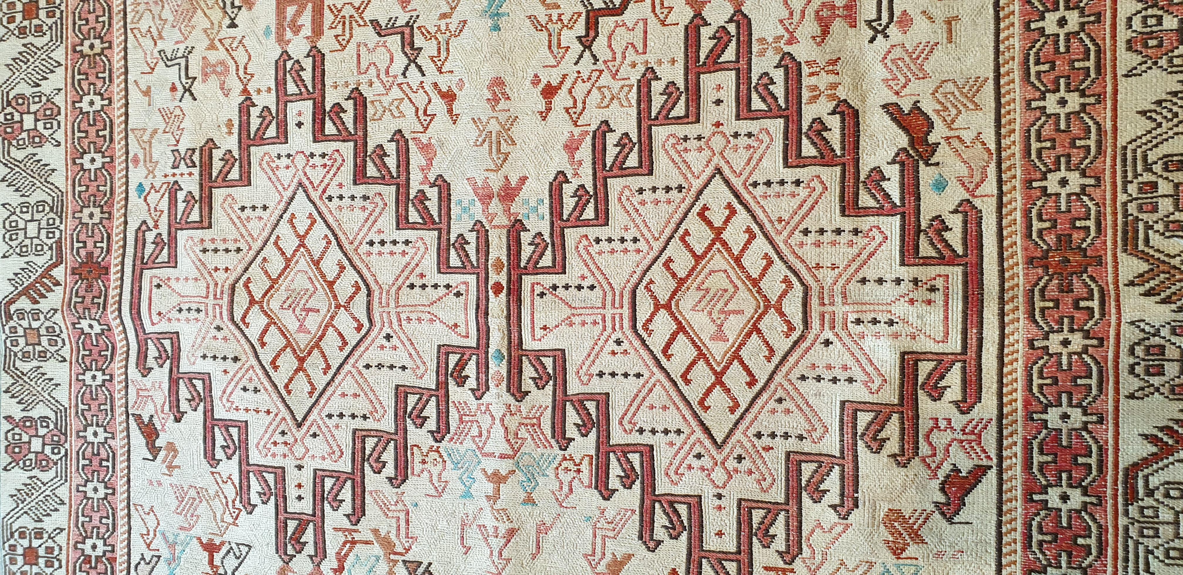 682 - Magnificent Kilim Embroidered with Wool and Silk from the Caucasus In Excellent Condition For Sale In Paris, FR