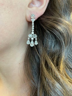 Boucles d'oreilles chandelier en or blanc 18 carats avec diamants taille poire, rose et rond de 6,82 carats