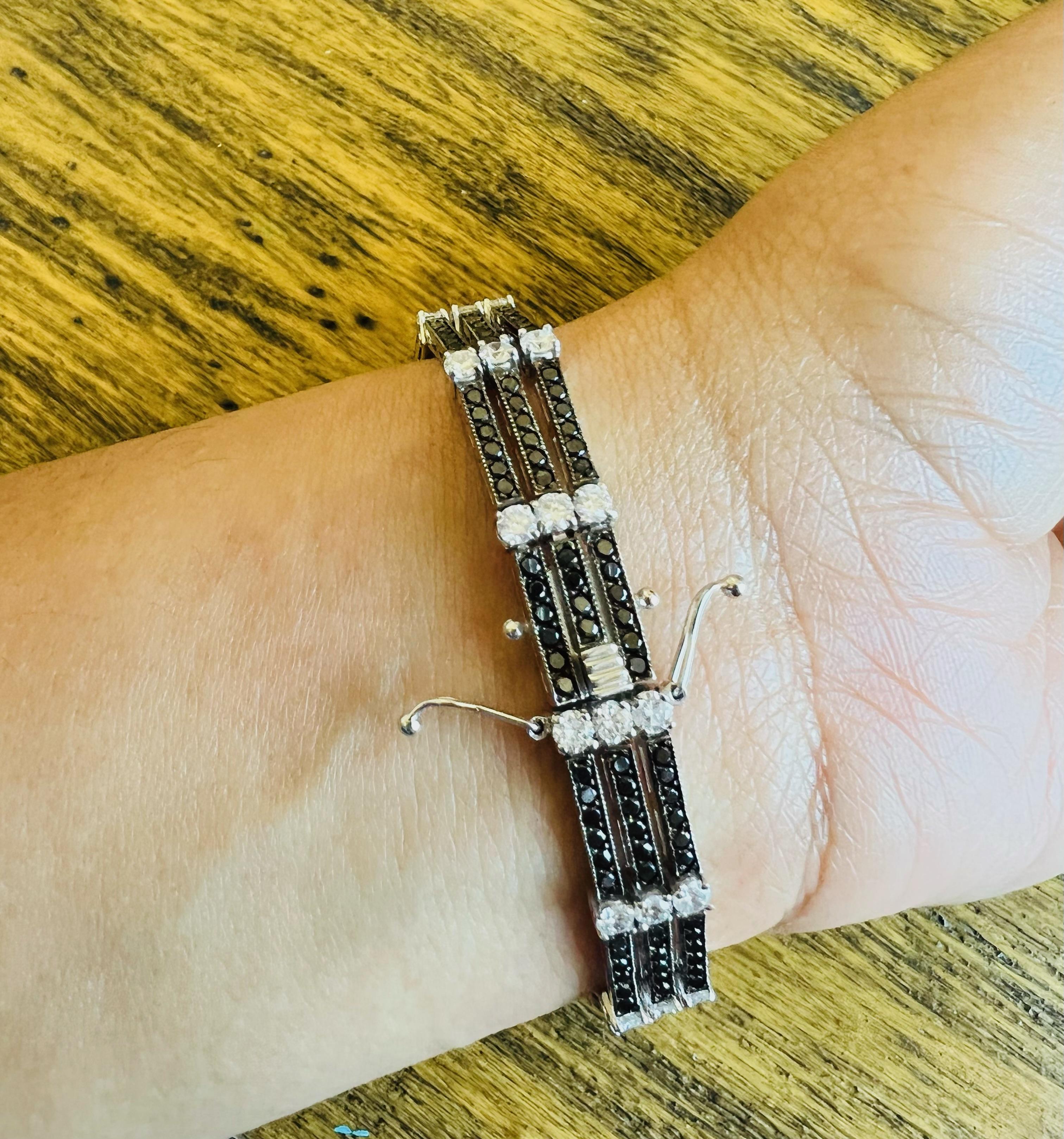Round Cut 6.83 Carat Black Diamond White Diamond 14 Karat White Gold Bracelet