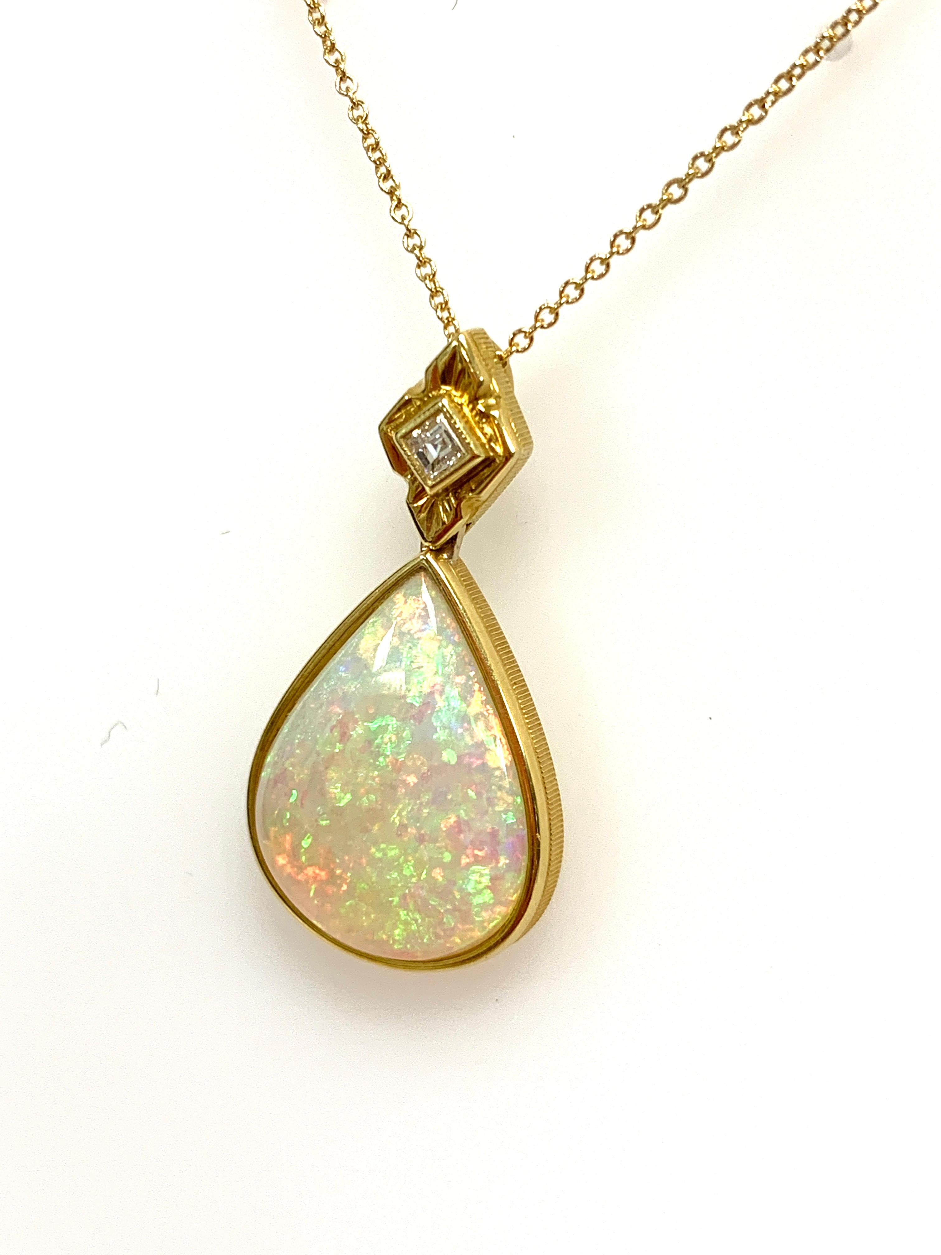 Artisan Collier d'opales en forme de poire de 6,83 carats et de diamants en or jaune 18 carats en vente