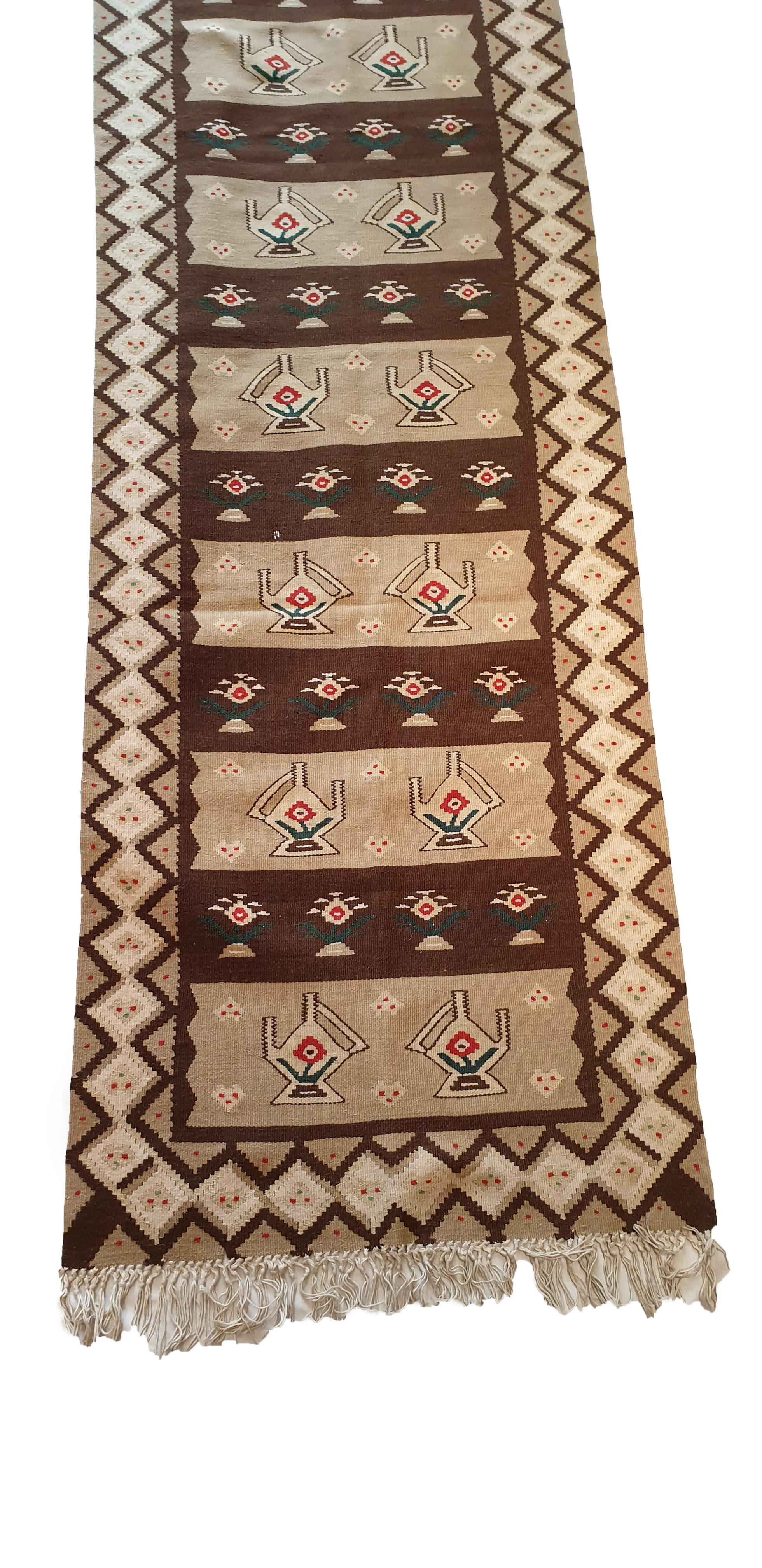 N° 688, Kilim handmade in Afghanistan in 19th century
High quality, beautiful graphics and remarkable finesse.
Perfect state of preservation.

Measures: 300 x 70 cm.