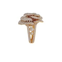 Exquisito anillo rosa con pavé de diamantes de 6,84 quilates en oro rosa de 18 quilates