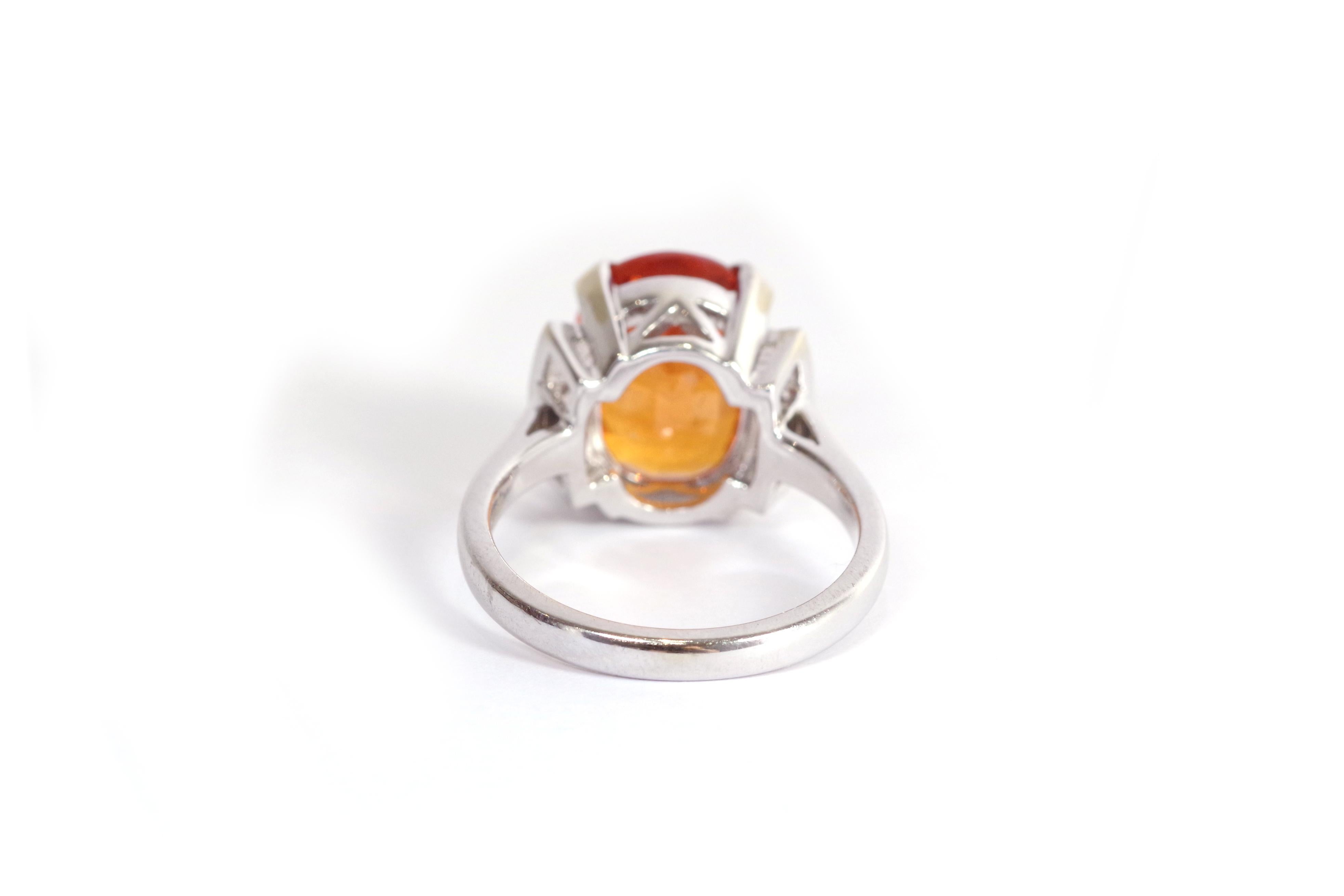 Contemporaneo Anello con granato Spessartit da 6,84 carati e diamante in oro bianco 18 carati in vendita