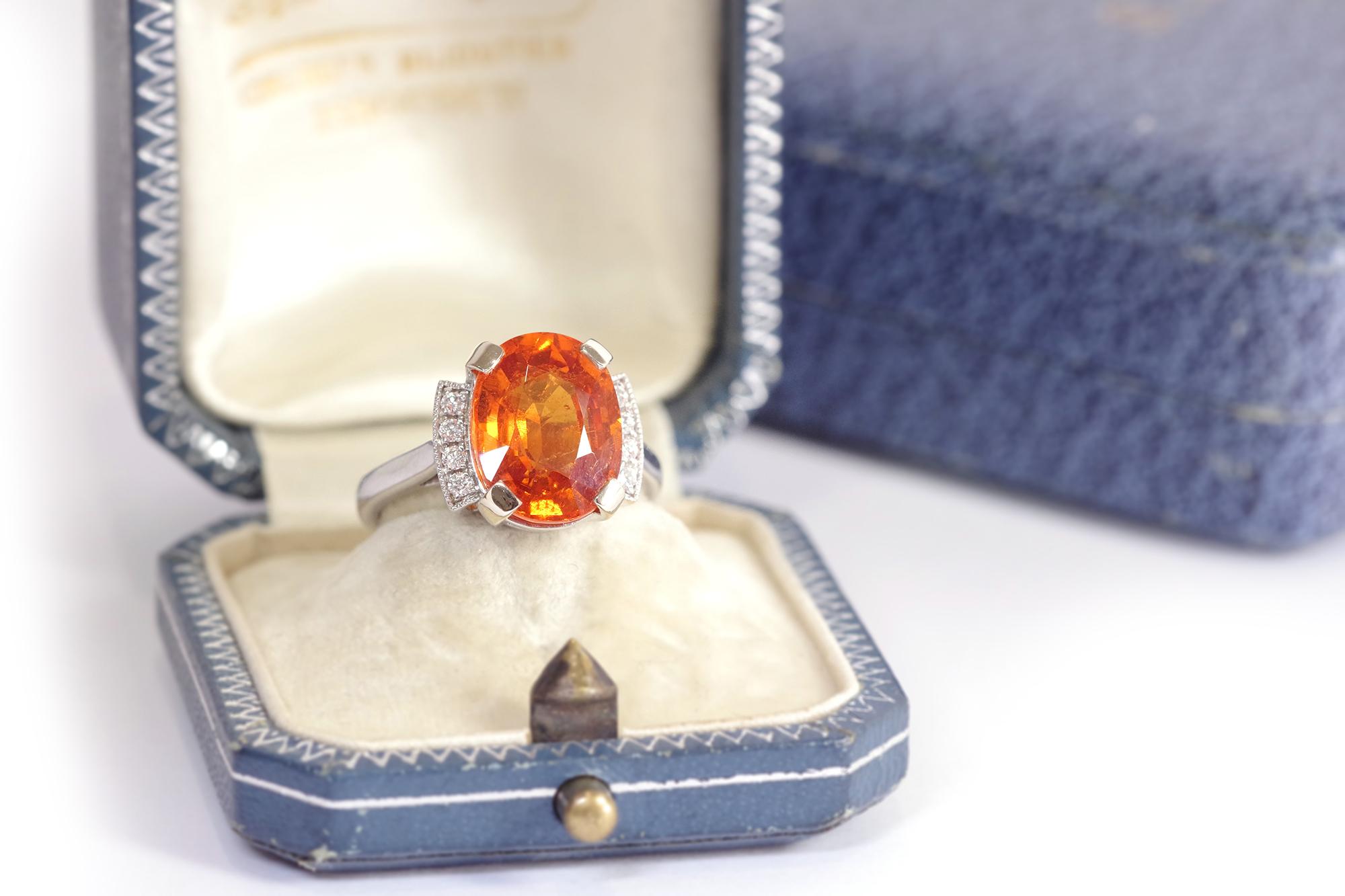 Anello con granato Spessartit da 6,84 carati e diamante in oro bianco 18 carati in vendita 1