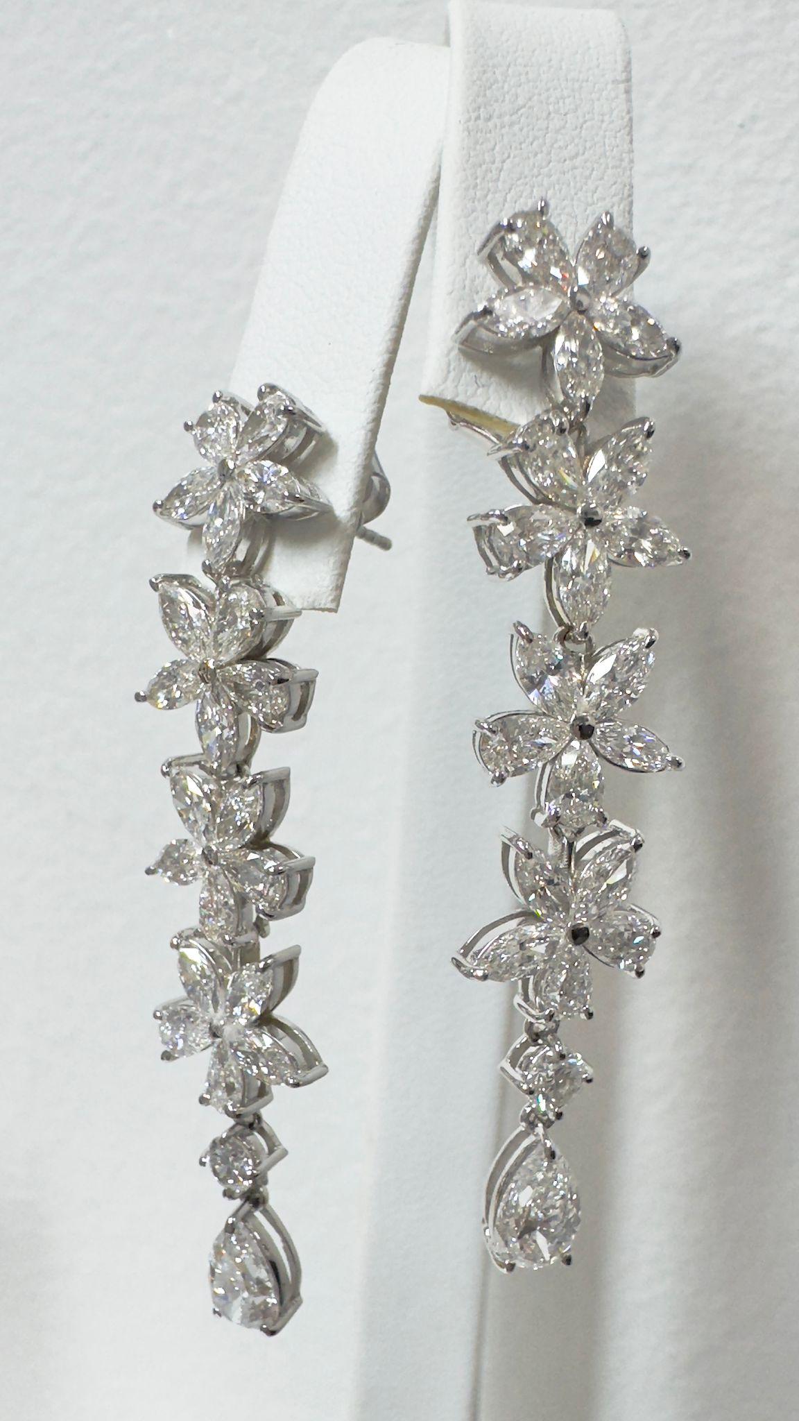 Taglio marquise Orecchini pendenti in oro bianco 18K con pera, marquise e diamanti rotondi da 6,84 carati in vendita