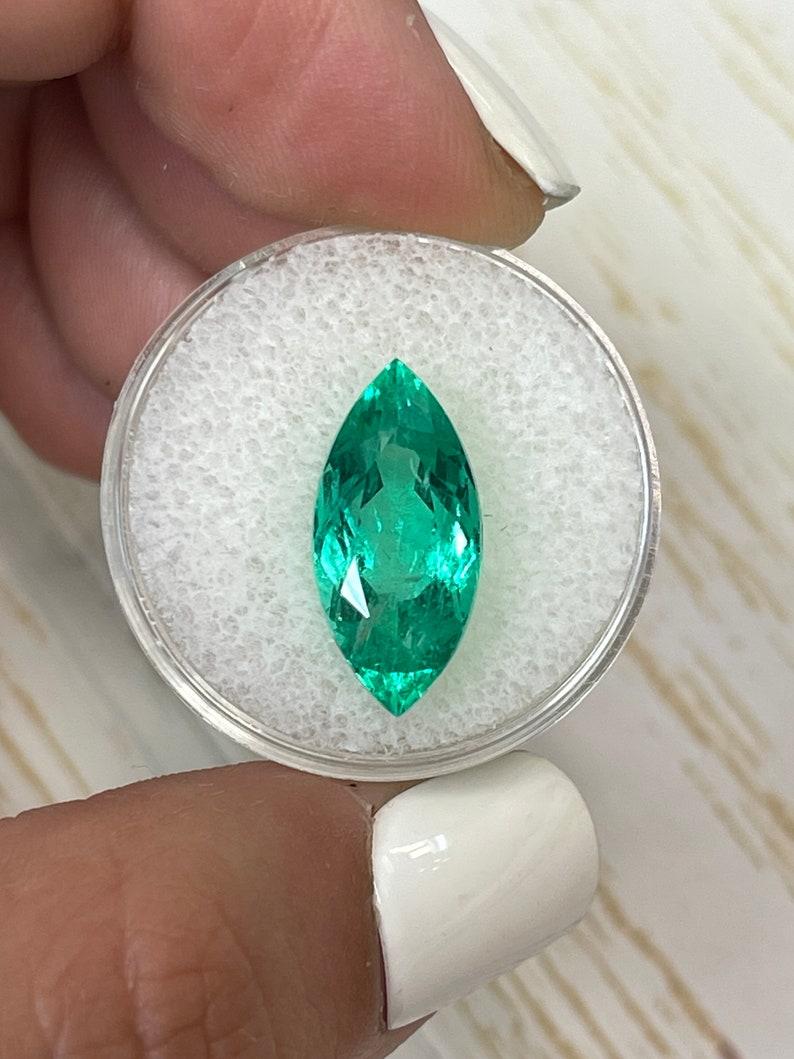 6.84cts 18.5x9 Natürlicher Grüner Marquise Kolumbianischer Smaragd - Erdgegrabener Edelstein (Moderne) im Angebot