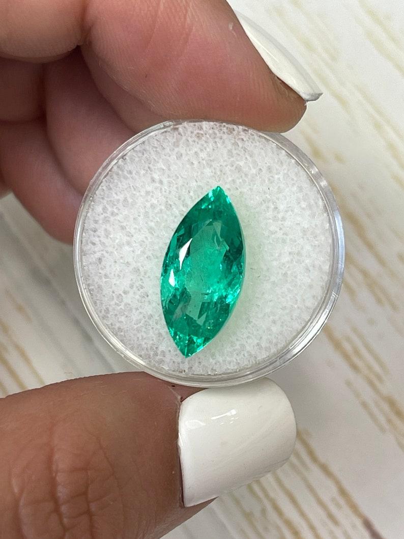6.84cts 18.5x9 Natürlicher Grüner Marquise Kolumbianischer Smaragd - Erdgegrabener Edelstein (Marquiseschliff) im Angebot