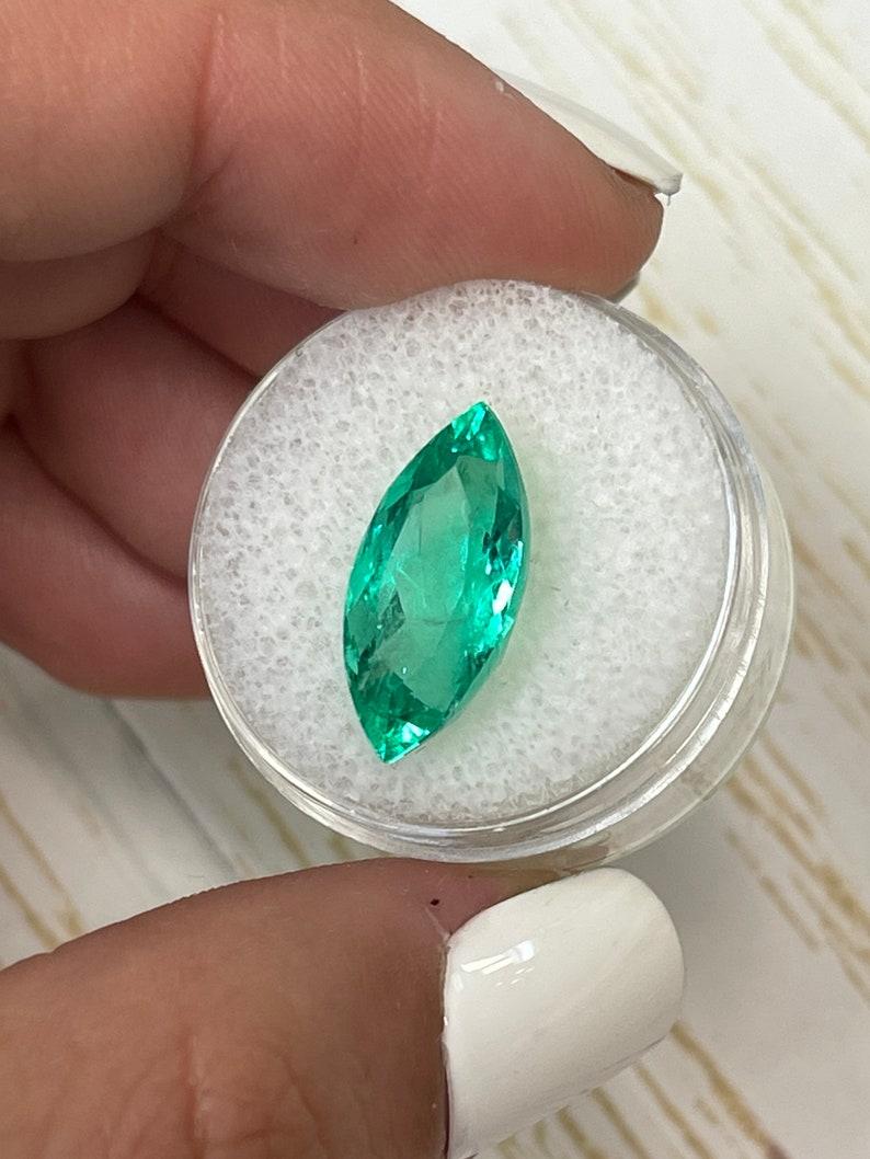 6.84cts 18.5x9 Natürlicher Grüner Marquise Kolumbianischer Smaragd - Erdgegrabener Edelstein Damen im Angebot
