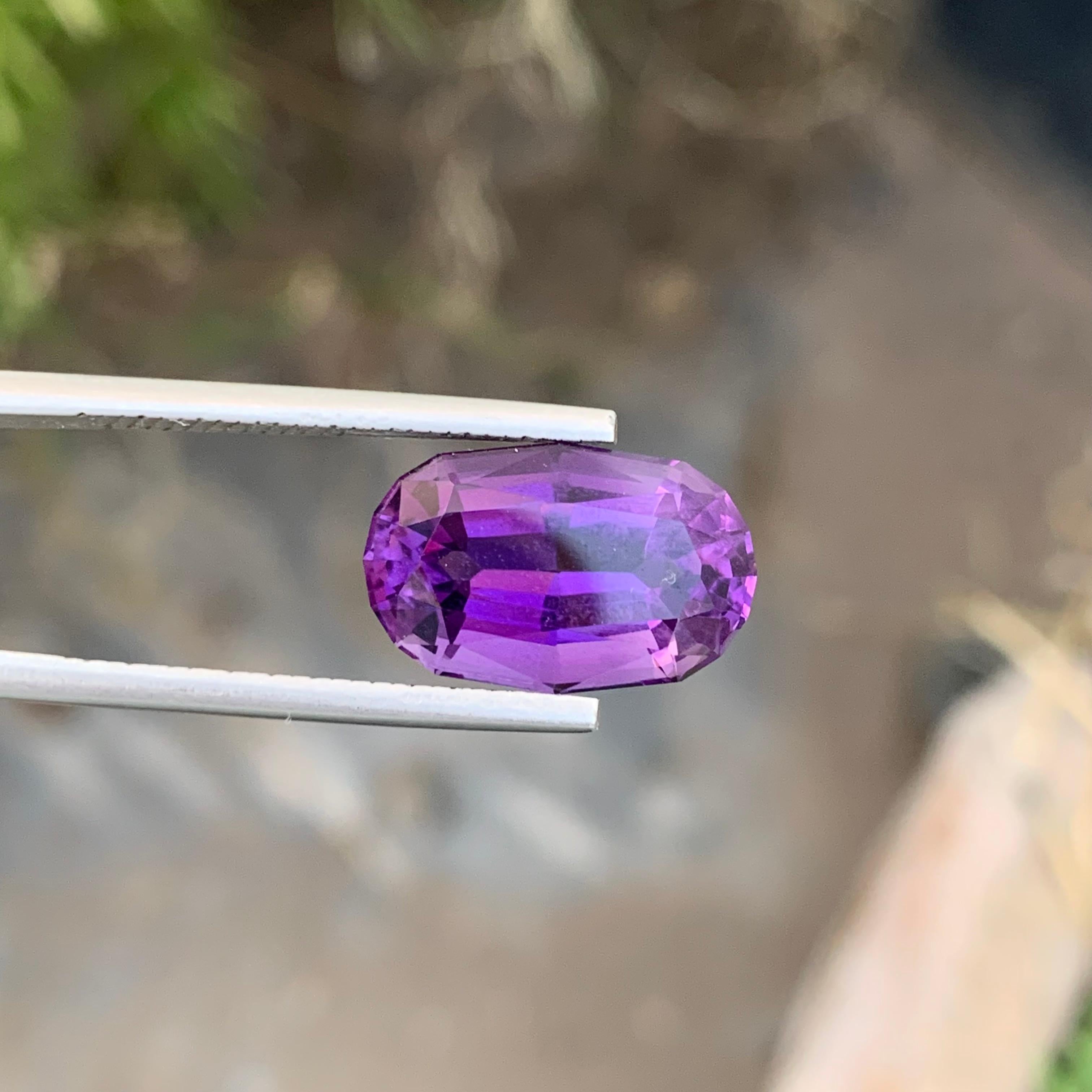 6,85 Karat natürlicher loser Amethyst in ovaler Form aus brasilianischem Minenschliff (Arts and Crafts) im Angebot