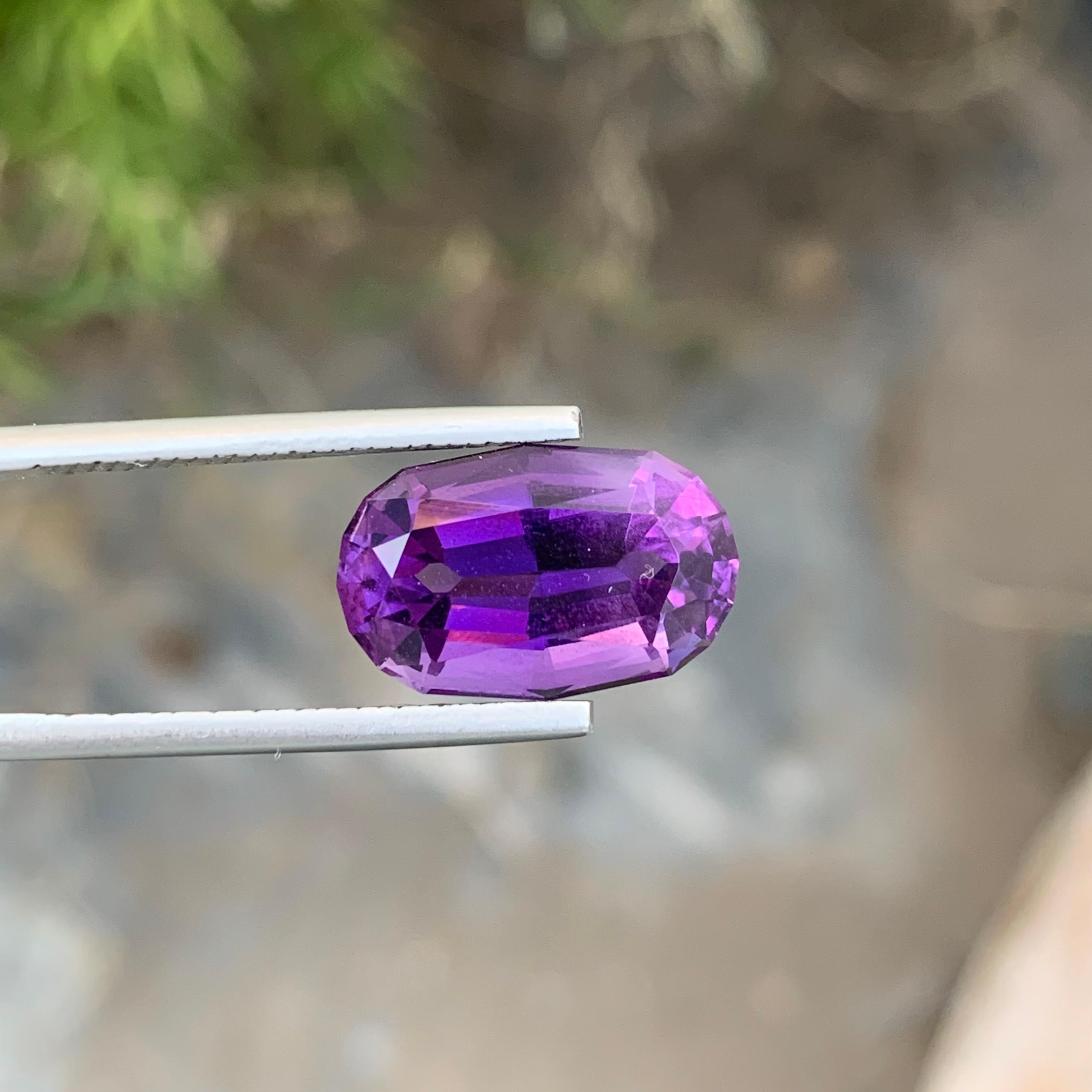6,85 Karat natürlicher loser Amethyst in ovaler Form aus brasilianischem Minenschliff im Zustand „Neu“ im Angebot in Peshawar, PK