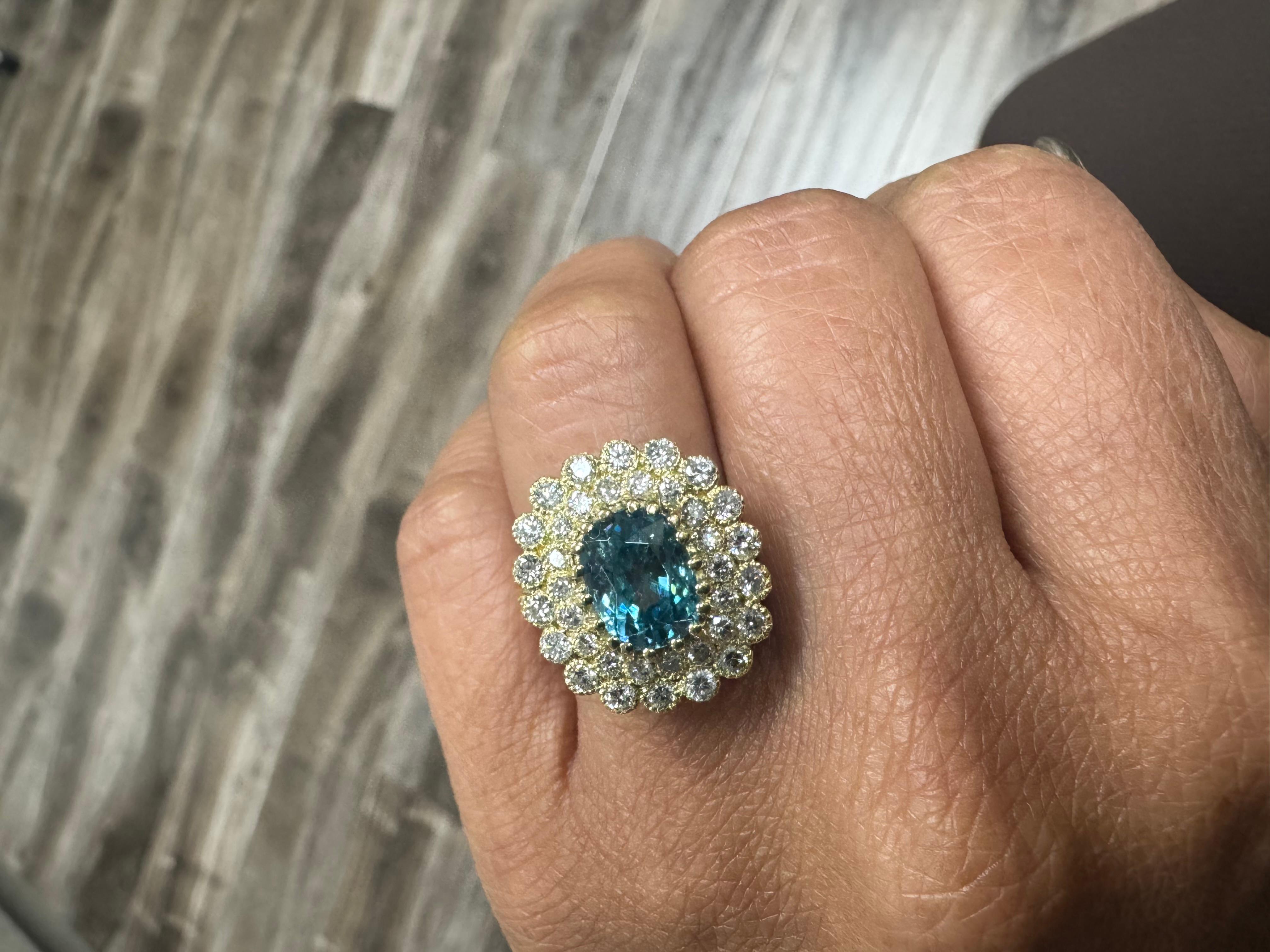 Anillo de cóctel de oro amarillo de 18 quilates con diamantes y circonitas azules de 6,86 quilates en venta 6