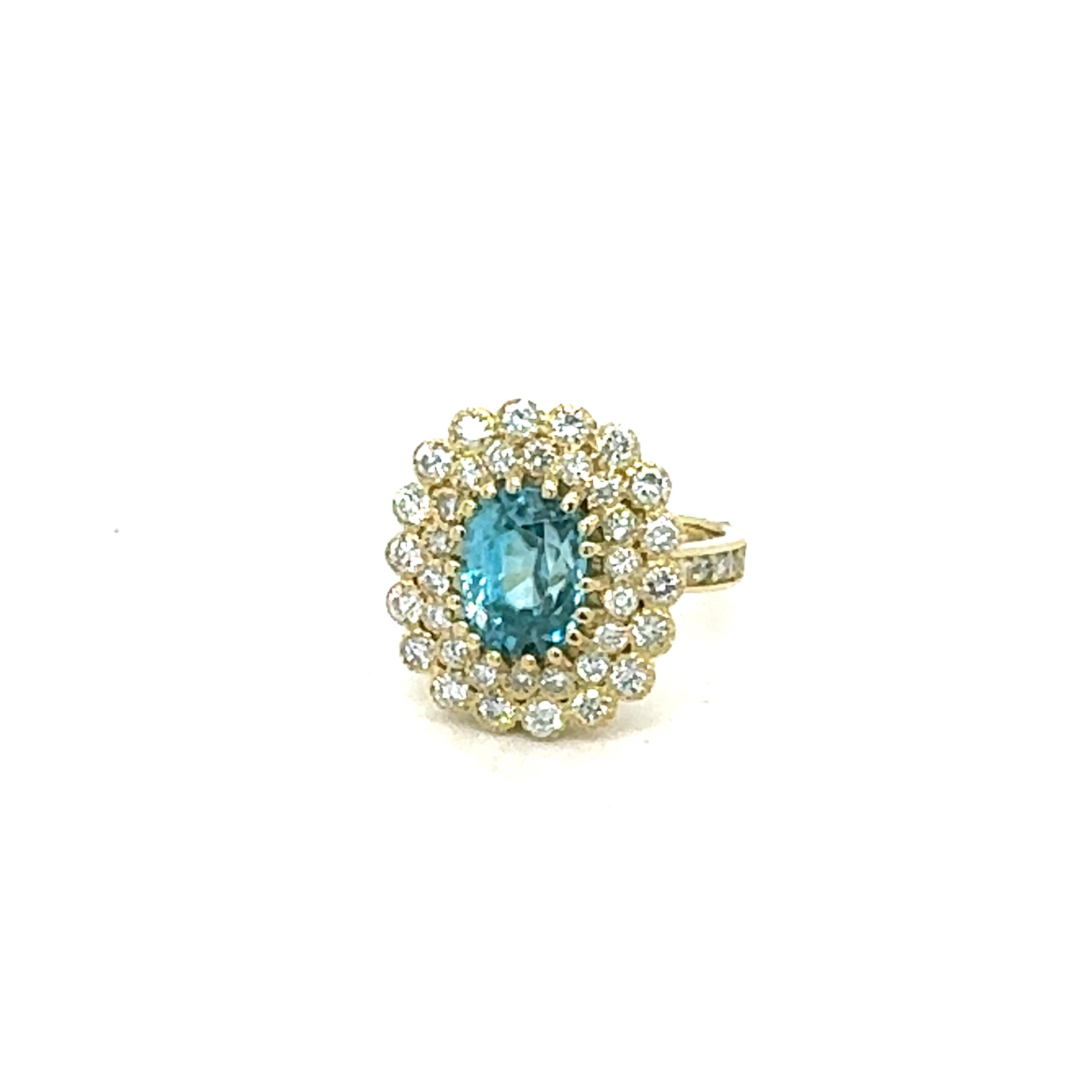 Anillo de cóctel de oro amarillo de 18 quilates con diamantes y circonitas azules de 6,86 quilates Contemporáneo en venta