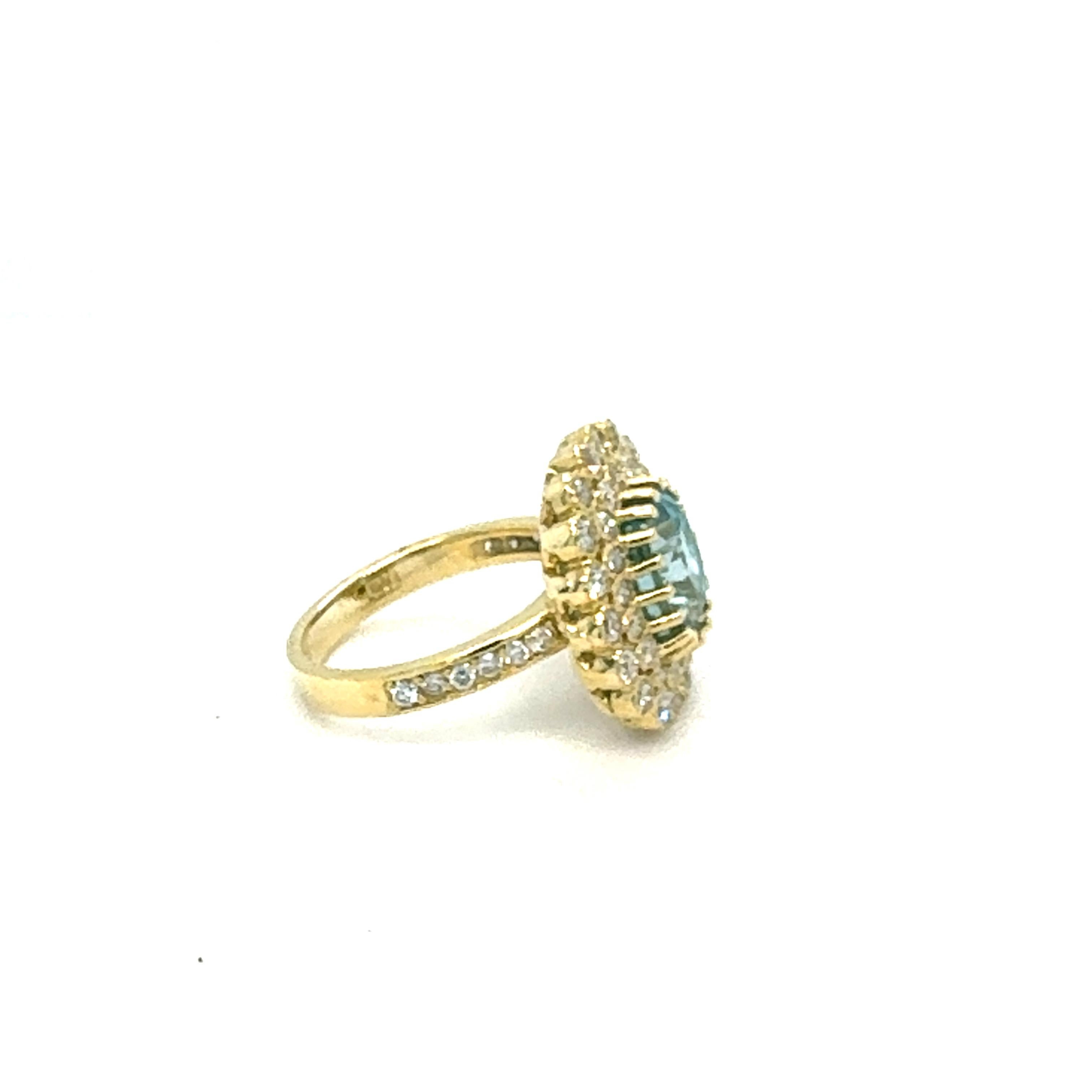 Anillo de cóctel de oro amarillo de 18 quilates con diamantes y circonitas azules de 6,86 quilates en venta 2