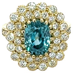 Anello da cocktail in oro giallo 18 carati con diamante e zircone blu da 6,86 carati