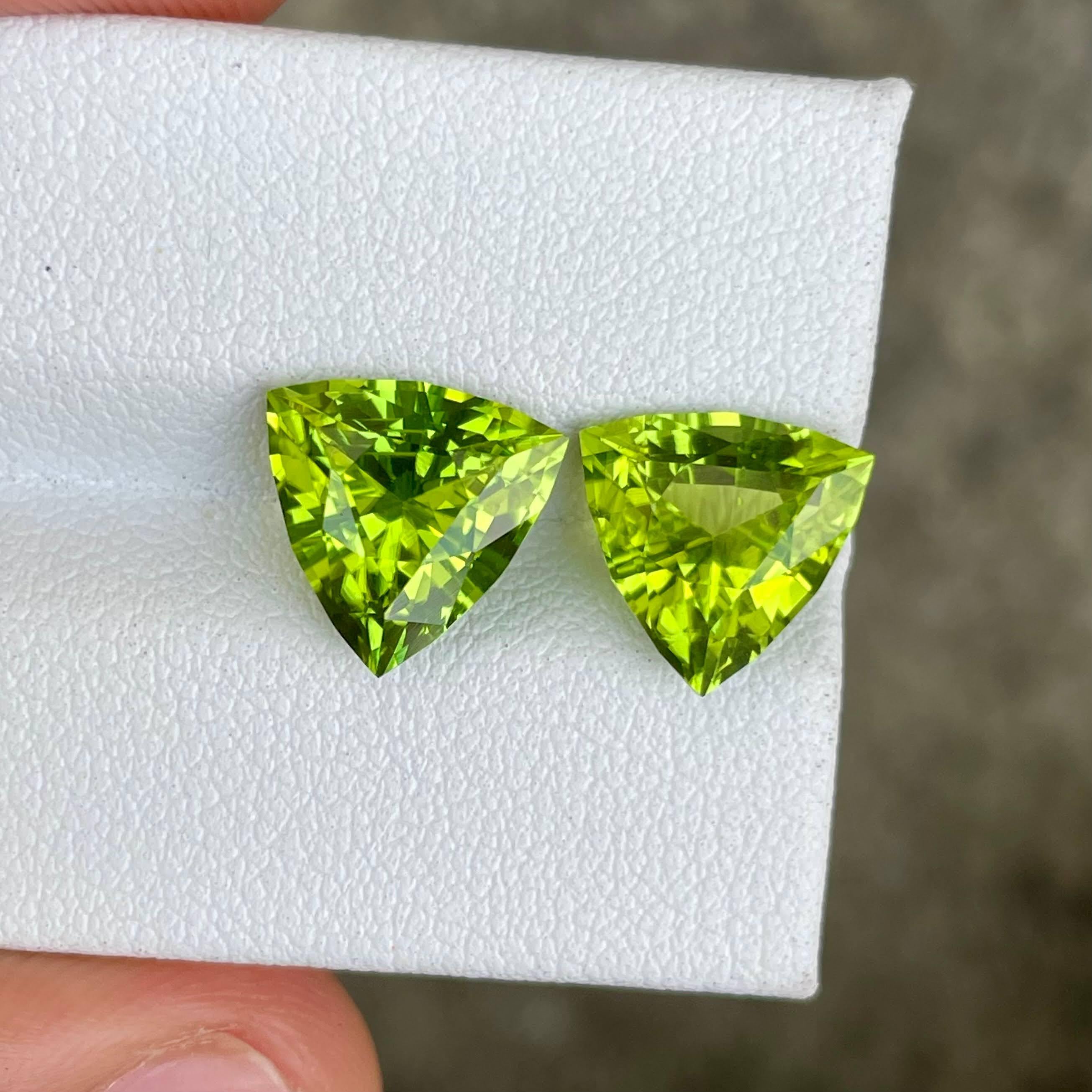 6,87 quilates Pareja de gemas de peridoto verde talla trillón Piedra preciosa natural paquistaní Corte trillion en venta
