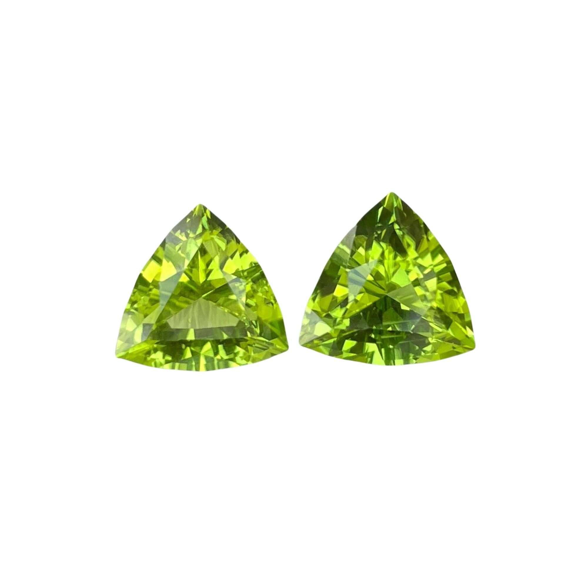 6,87 quilates Pareja de gemas de peridoto verde talla trillón Piedra preciosa natural paquistaní en venta 3