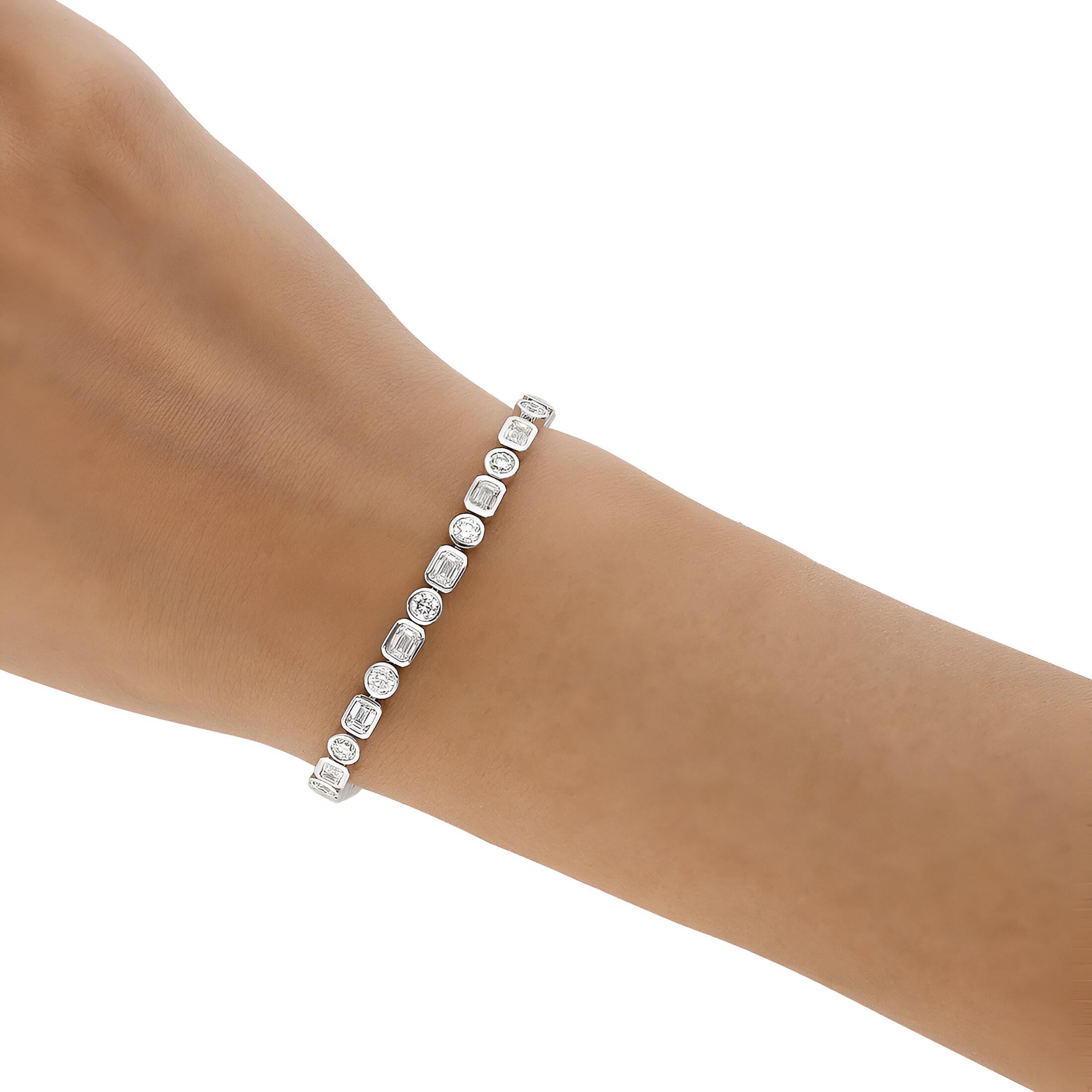 Pulsera de diamantes de 6,88 quilates en oro blanco de 18 quilates Moderno en venta