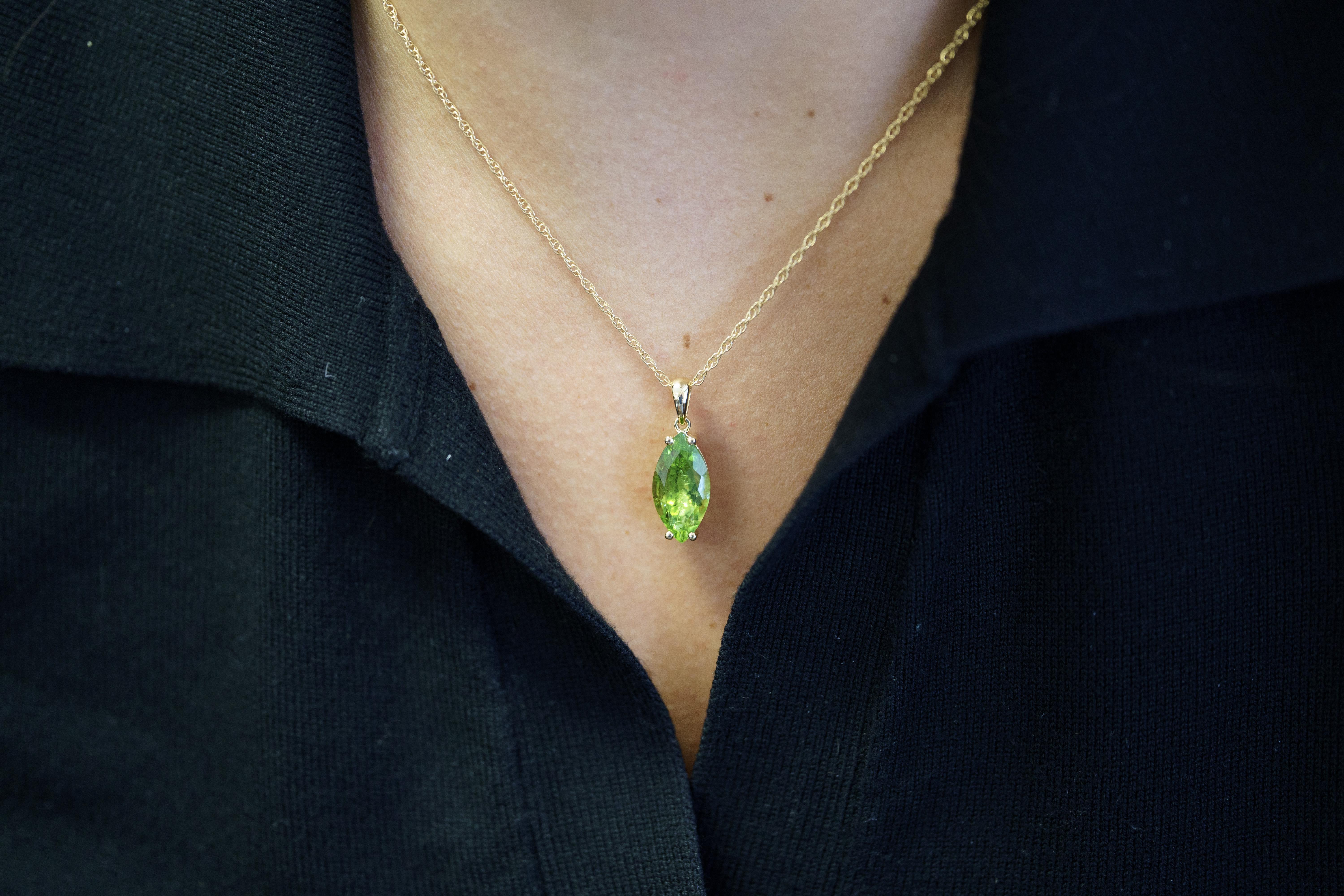 Women's or Men's 6.88 Carat Peridot Pendant Necklace in 14K Yellow Gold Rope Chain For Sale