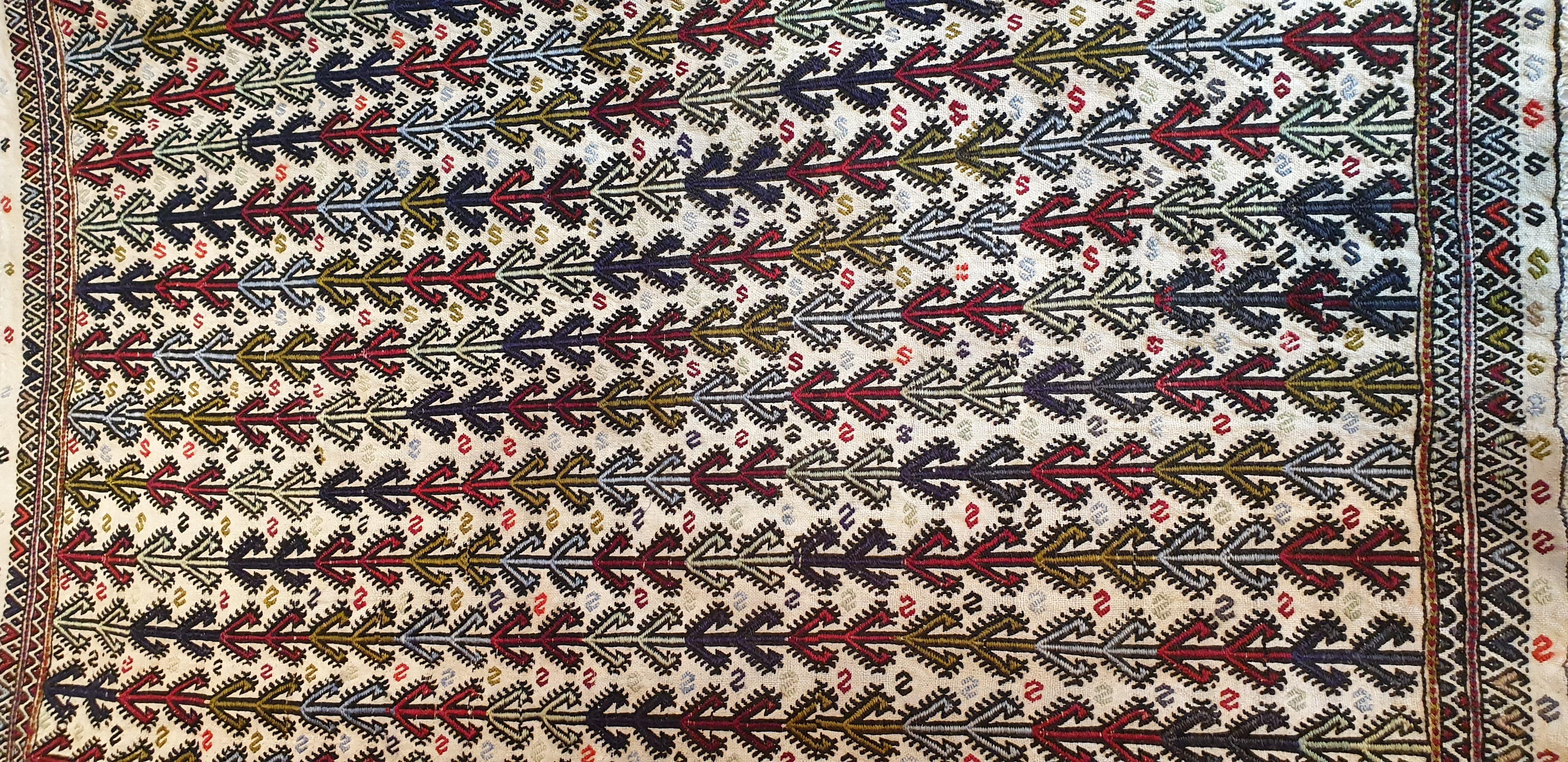 Noué à la main 688 - Tenture Kilim caucasienne, 19ème siècle - N° 688 en vente