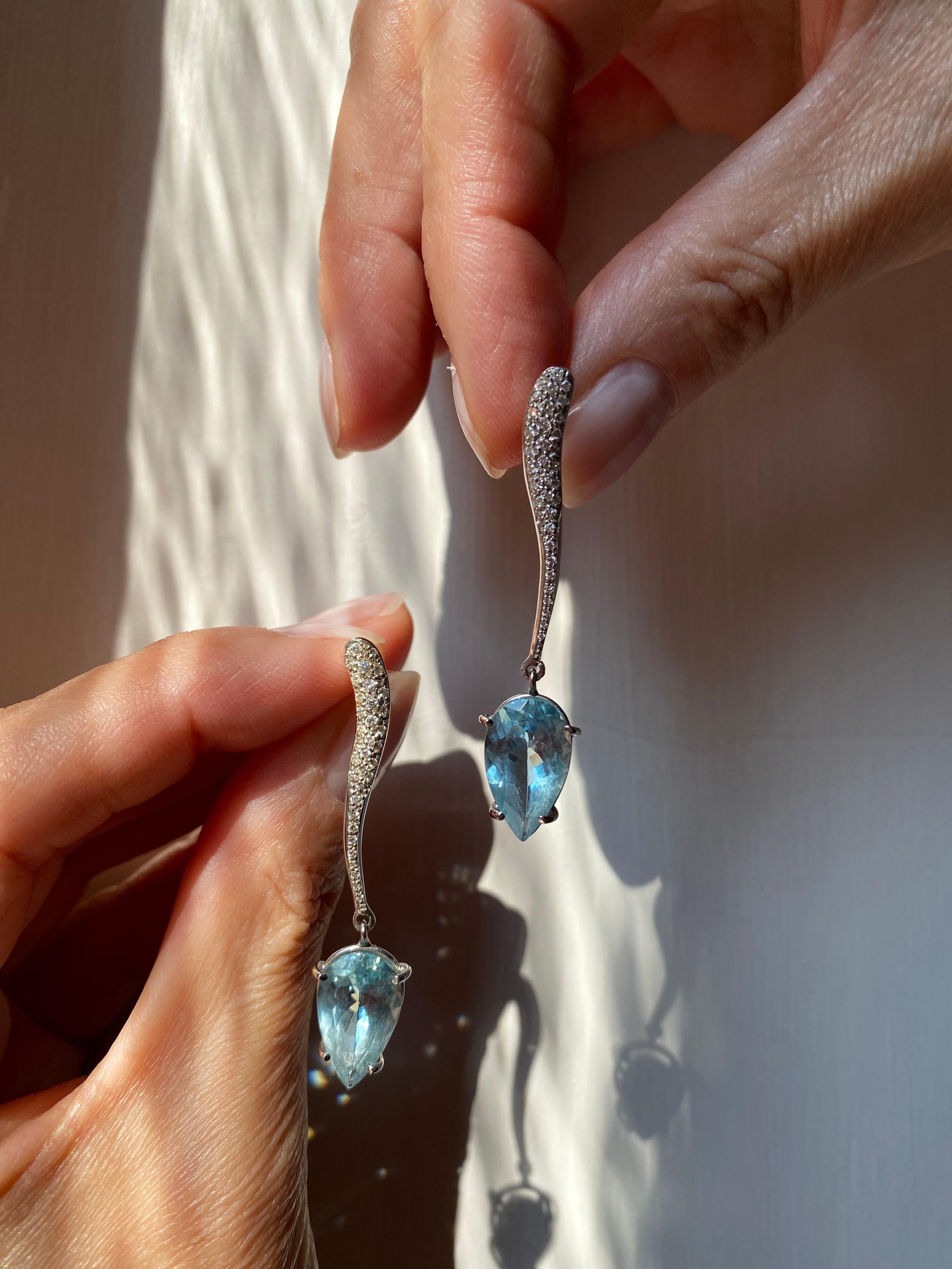 Pear Cut 6.88 Karats Pear Shape Aquamarine 0.50 Karats Diamonds Elegant Design Earrings For Sale
