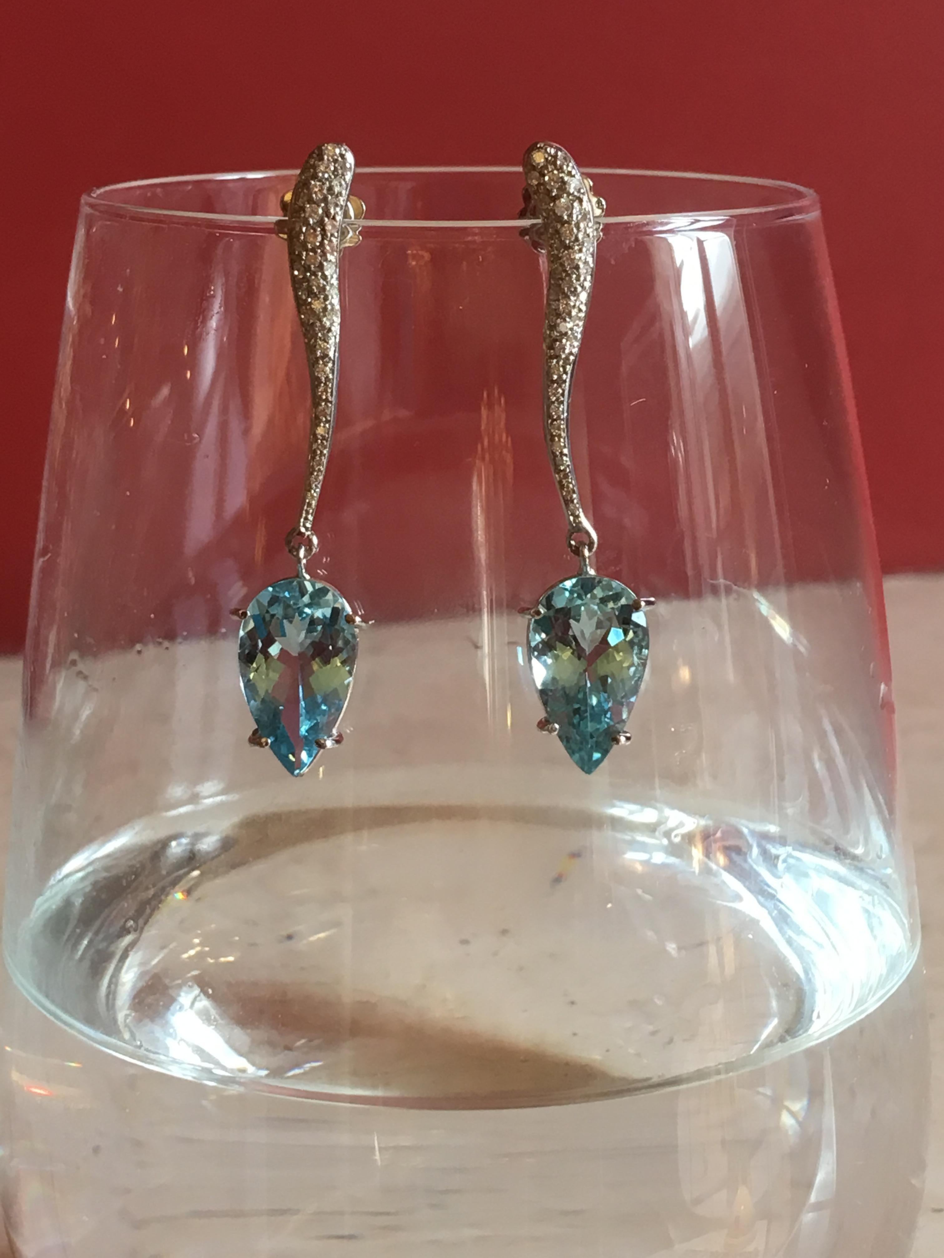 6.88 Karats Pear Shape Aquamarine 0.50 Karats Diamonds Elegant Design Earrings For Sale 1