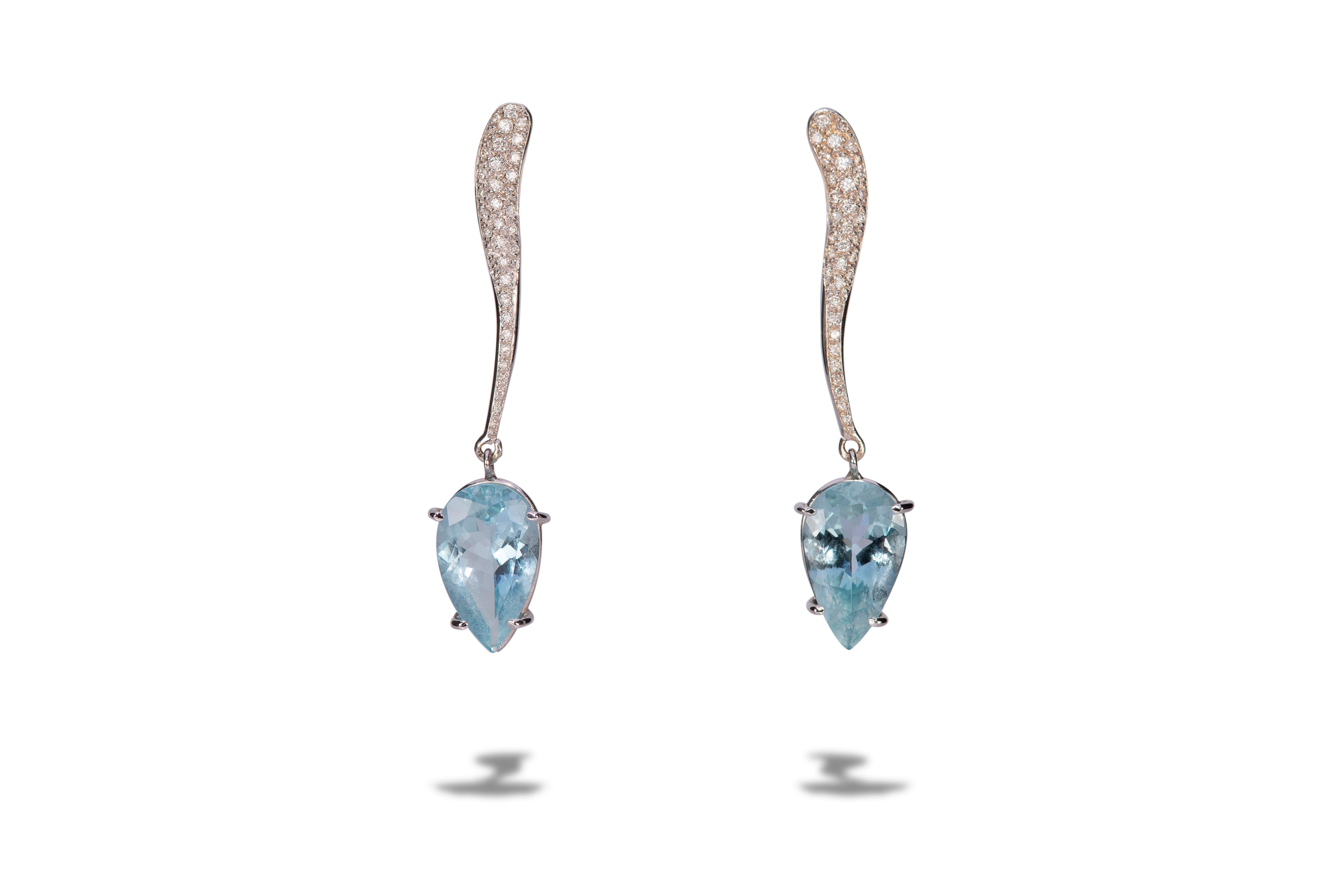 6.88 Karats Pear Shape Aquamarine 0.50 Karats Diamonds Elegant Design Earrings For Sale 2