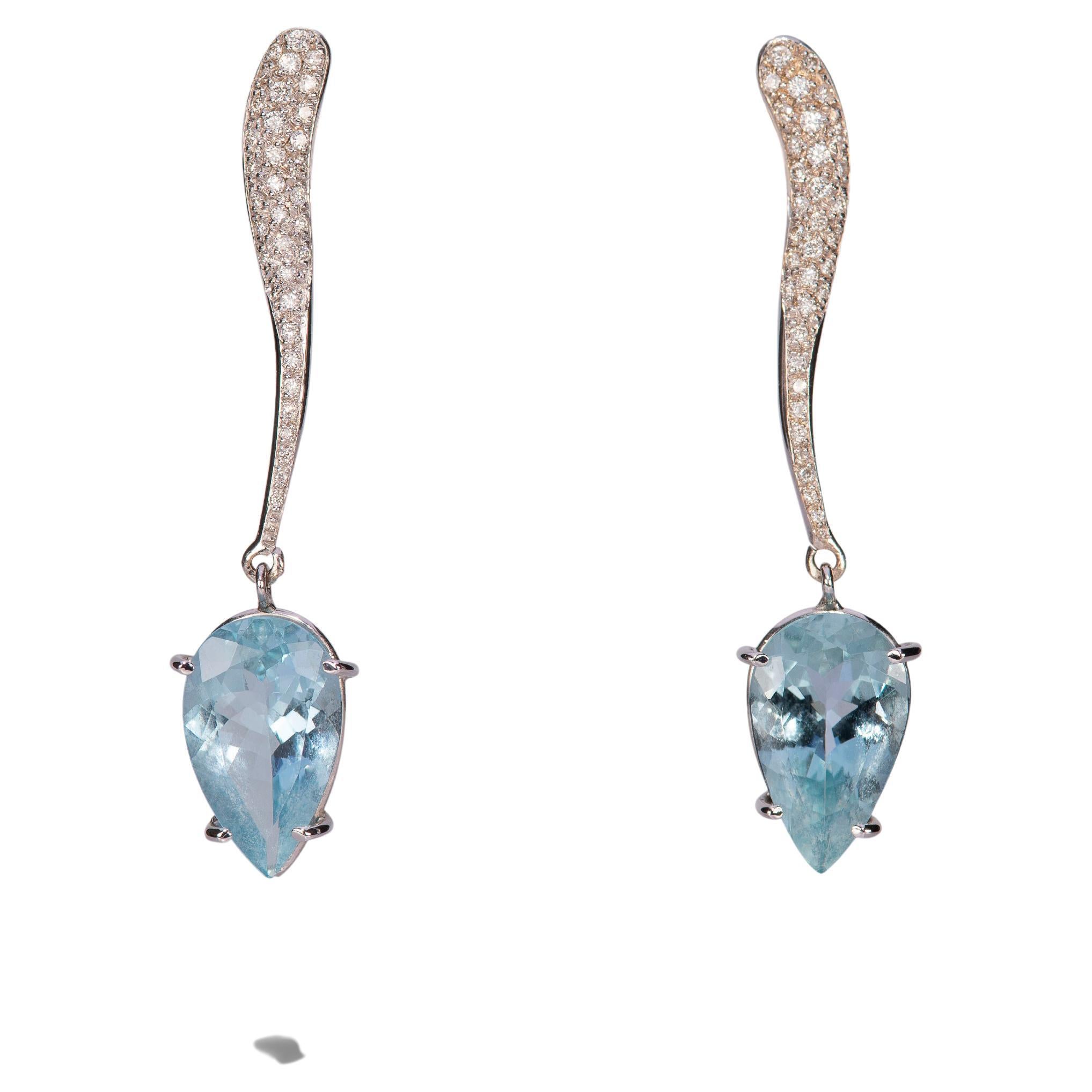 6.88 Karats Pear Shape Aquamarine 0.50 Karats Diamonds Elegant Design Earrings For Sale