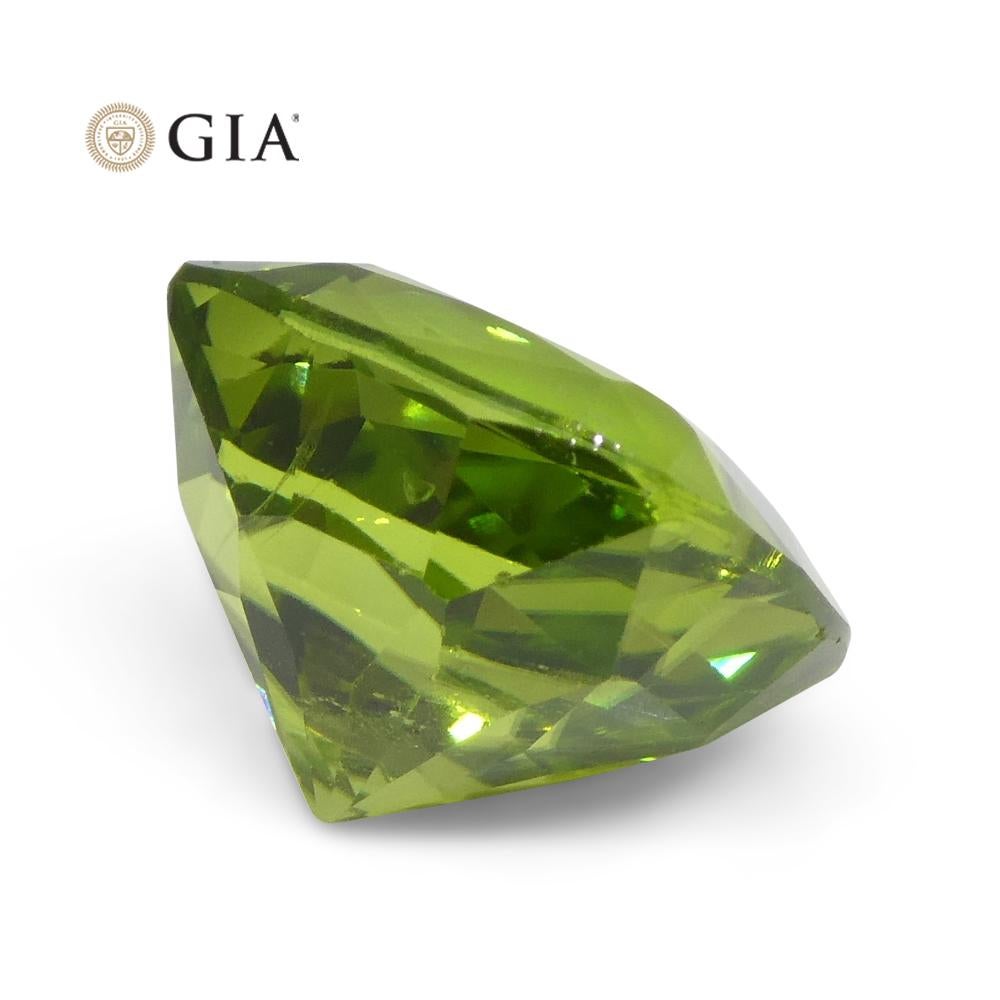 Péridot vert jauneâtre coussin de 6,88 carats certifié GIA en vente 8