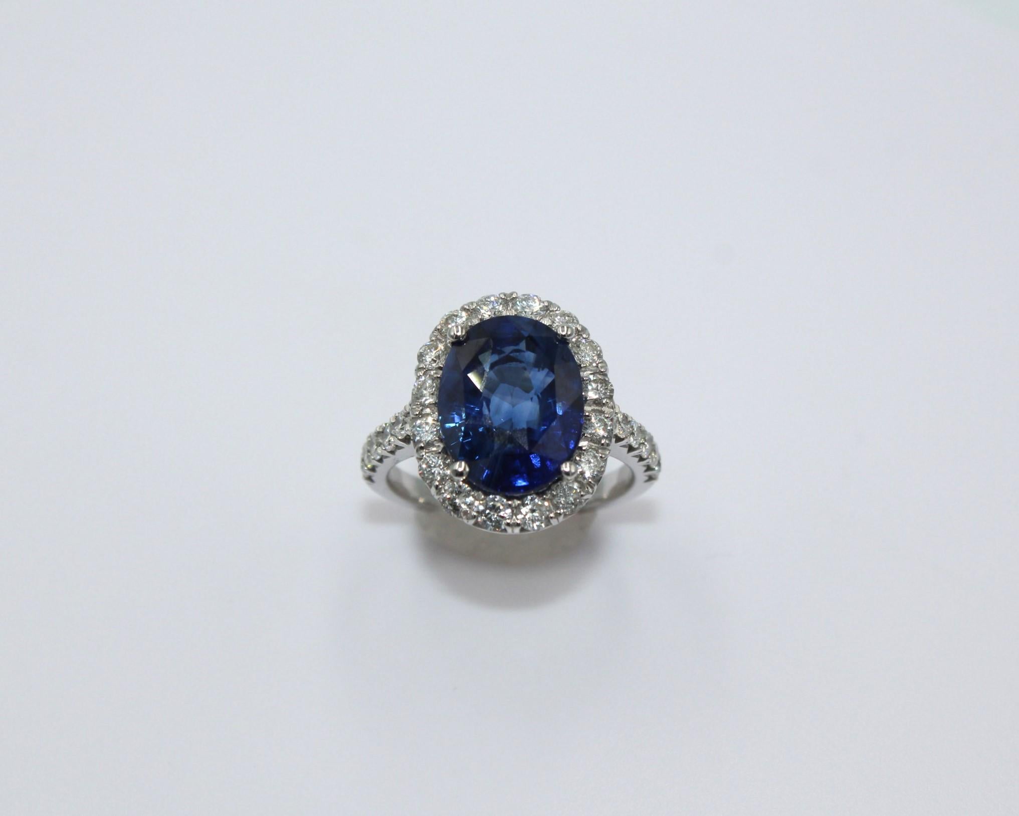 Women's 6.89 Carat Sapphire & Diamond Ring For Sale