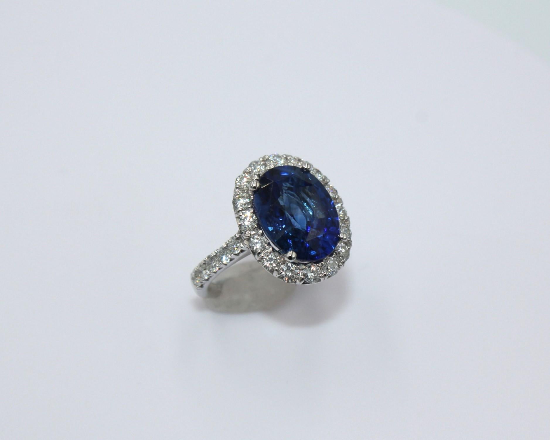 6.89 Carat Sapphire & Diamond Ring For Sale 2