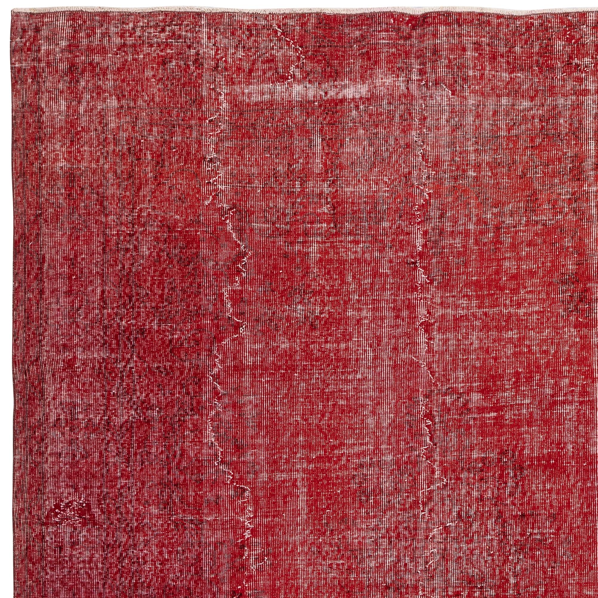 6.8x10 Ft Handgefertigter Türkischer Teppich. Überfärbter roter Vintage-Teppich für modernes Zuhause im Zustand „Gut“ im Angebot in Spring Valley, NY