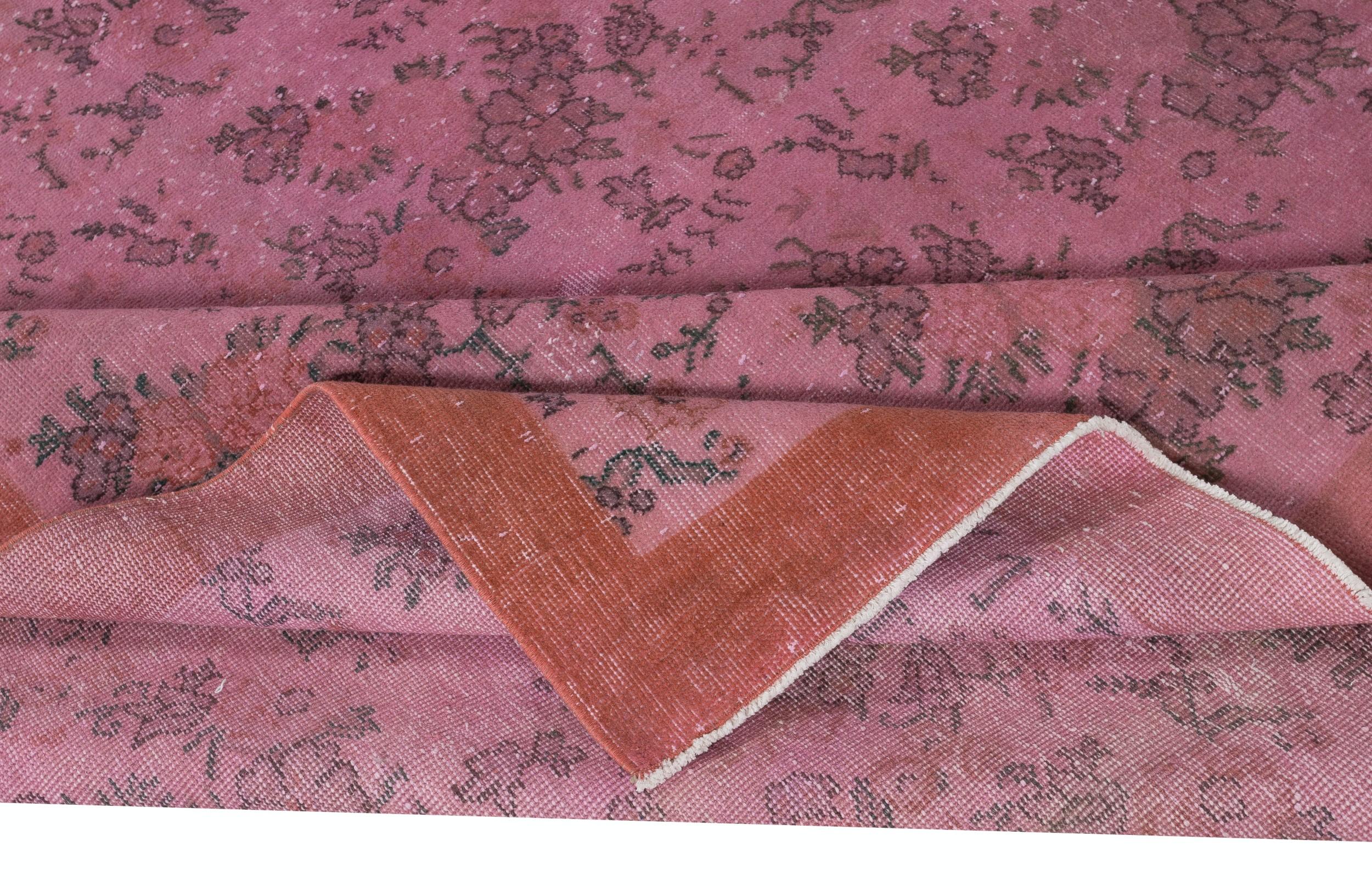 Hand-Knotted 6.8x10 Ft Modern Handmade Turkish Rug with Floral Design and Pink Solid Border For Sale