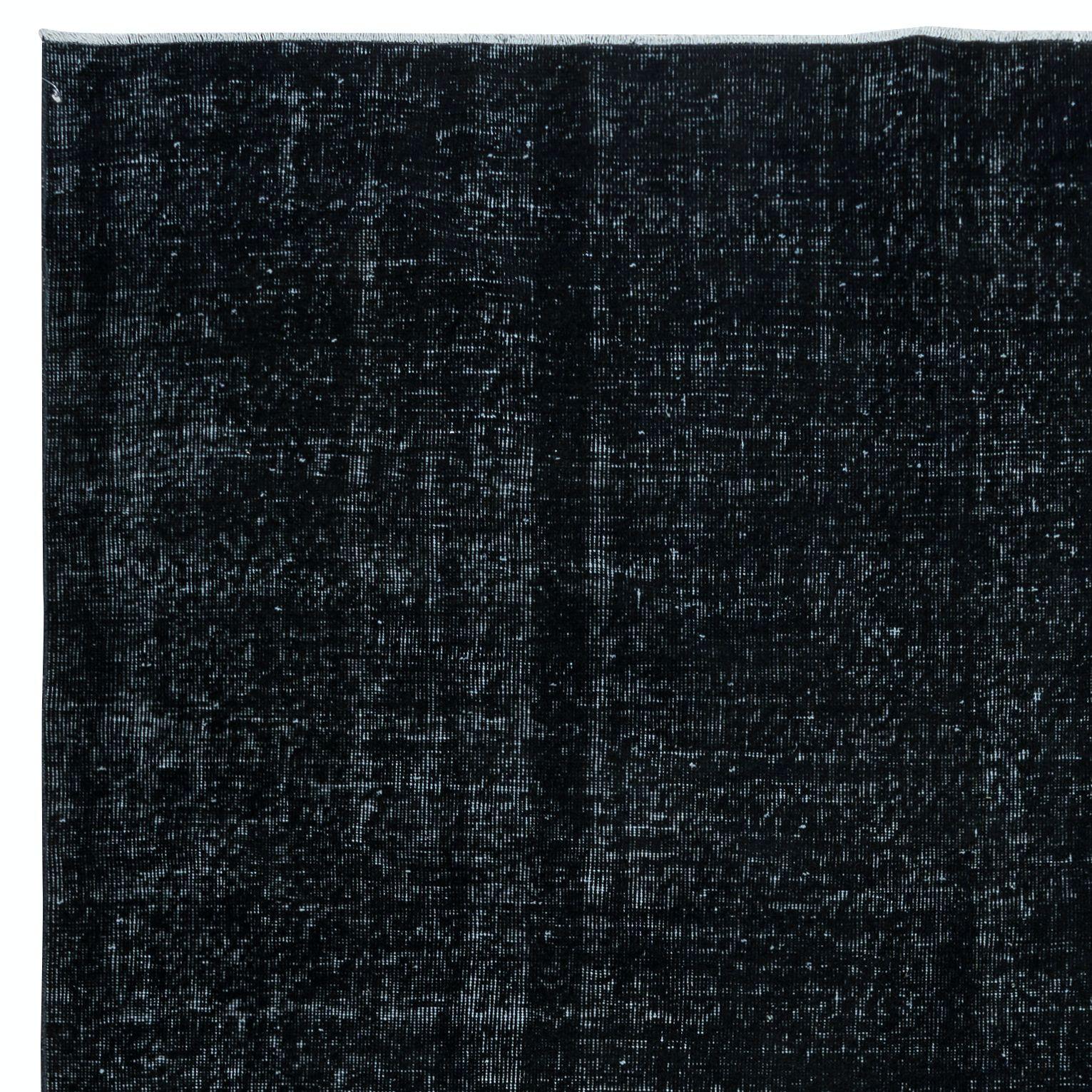 Hand-Woven 6.8x10 Ft Modern Large Area Rug in Black for Living Room, Hand-Knotted in Turkey For Sale