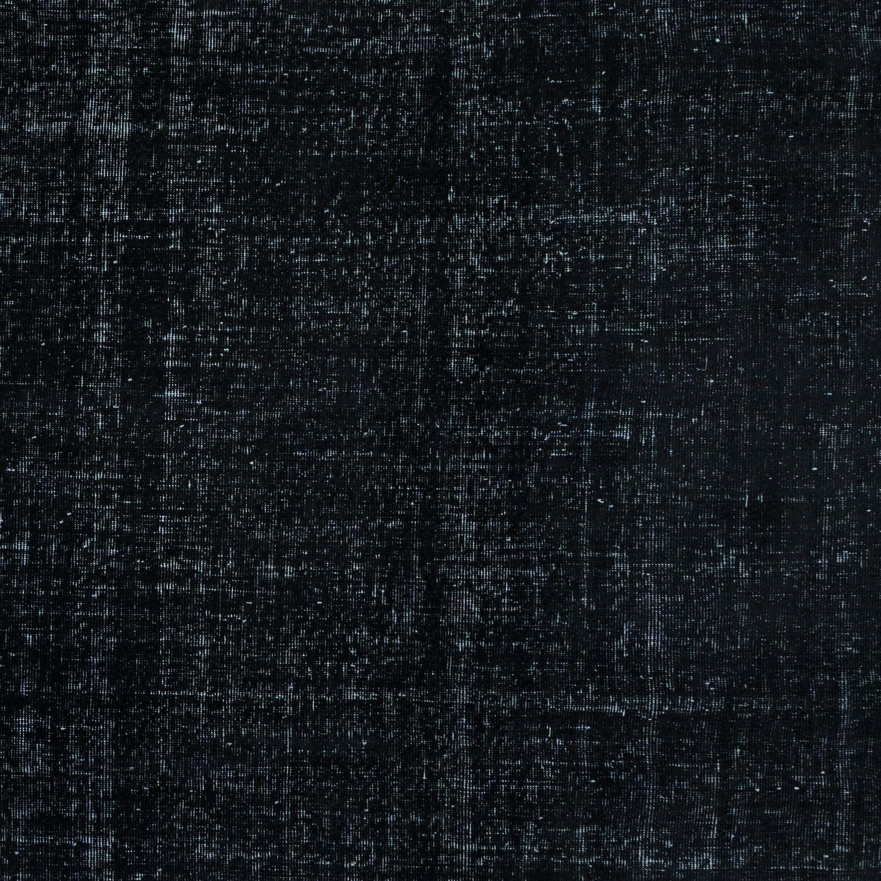 6.8x10 Ft Modern Large Area Rug in Black for Living Room, Hand-Knotted in Turkey In Good Condition For Sale In Philadelphia, PA