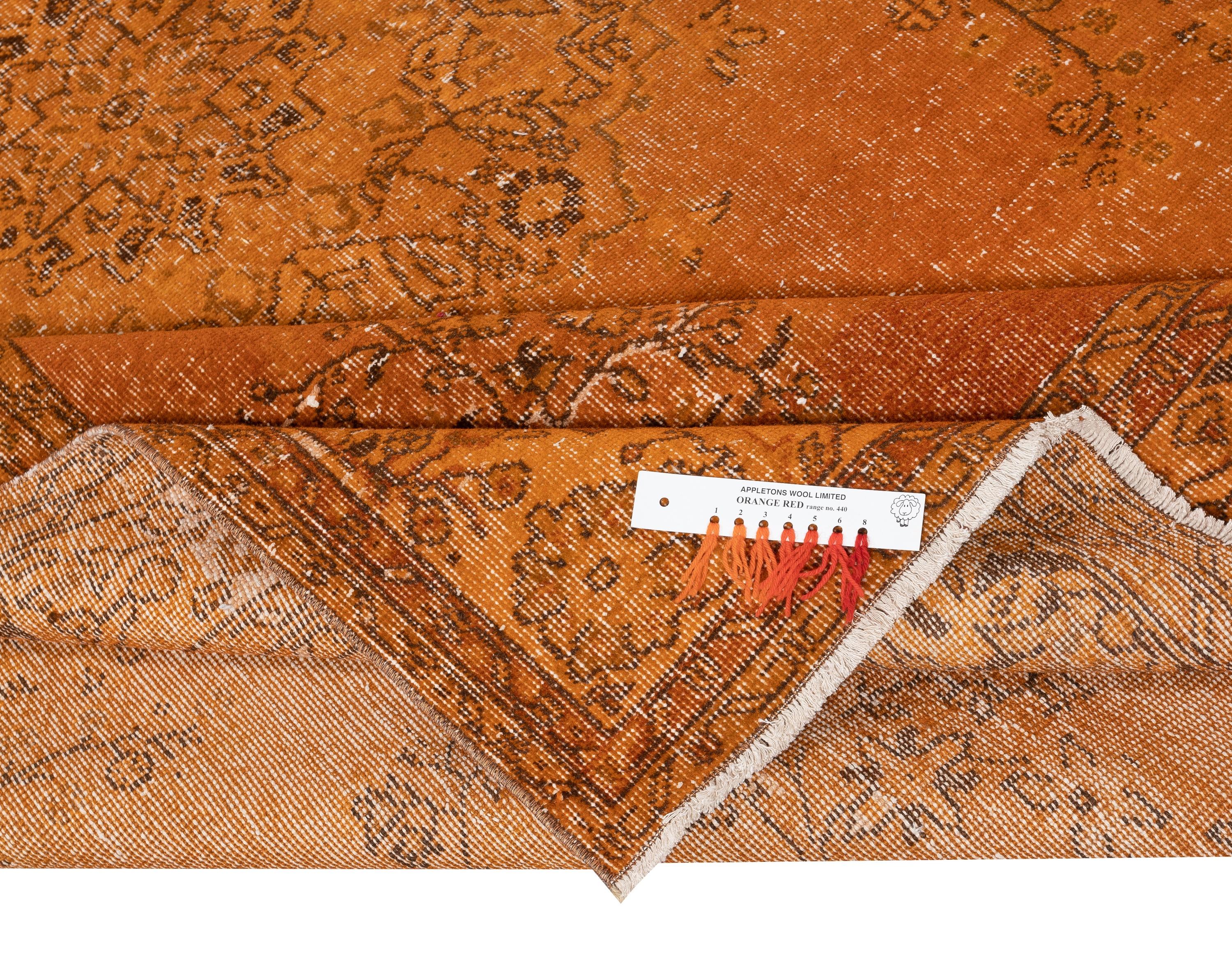 Moderno Tappeto turco vintage fatto a mano con sovratintura arancione per ambienti moderni in vendita