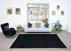 Tappeto in lana vintage 6.8x10 Ft sovratinto in nero, annodato a mano in Turchia