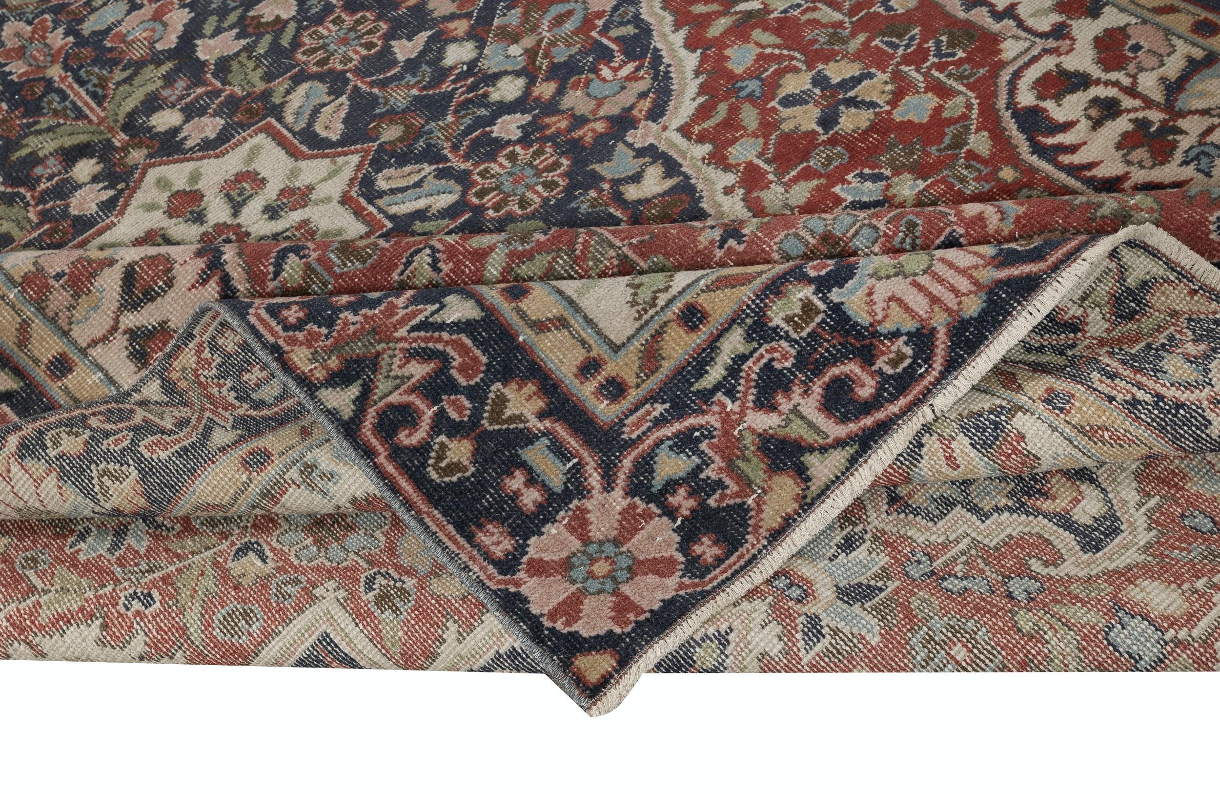 Rustico Tappeto per l'area in lana vintage fatto a mano 6.8x10.2 Ft. Tappeto turco unico nel suo genere in vendita