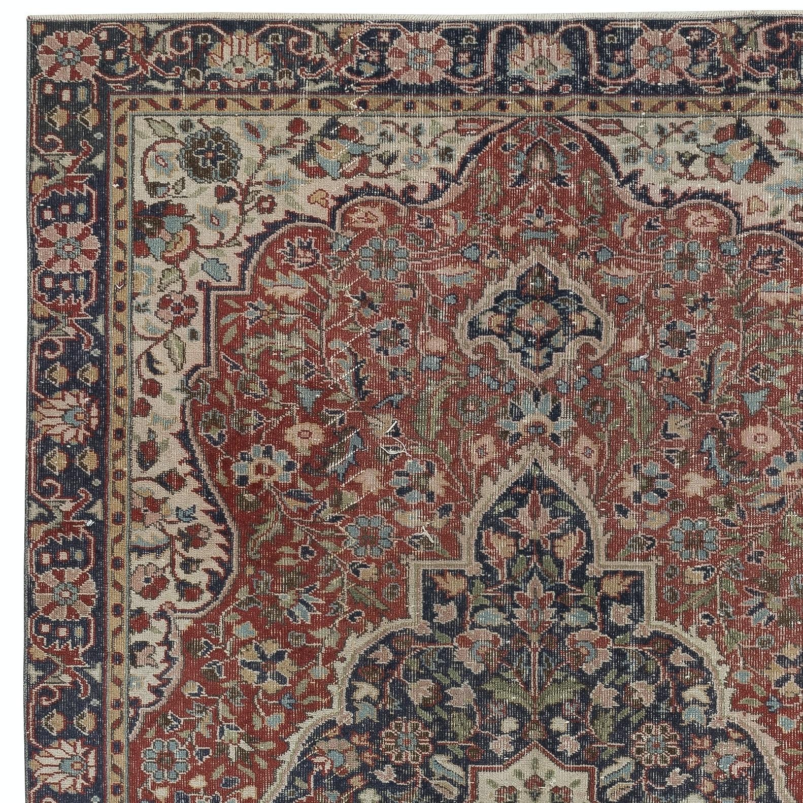 Turco Tappeto per l'area in lana vintage fatto a mano 6.8x10.2 Ft. Tappeto turco unico nel suo genere in vendita