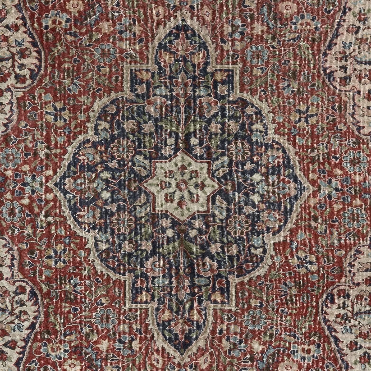Annodato a mano Tappeto per l'area in lana vintage fatto a mano 6.8x10.2 Ft. Tappeto turco unico nel suo genere in vendita