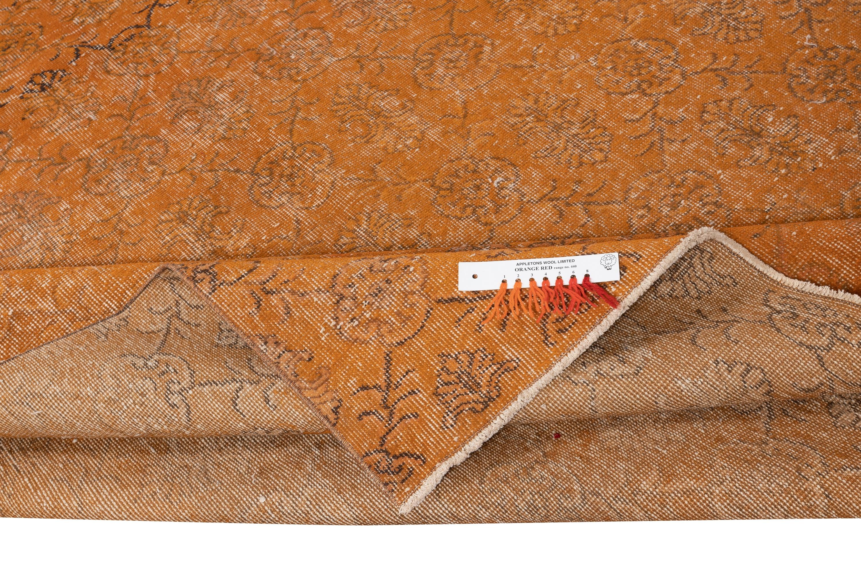 Alfombra Naranja Sobreteñida 6,8x10,3 Pies. Alfombra turca vintage hecha a mano para salón Moderno en venta