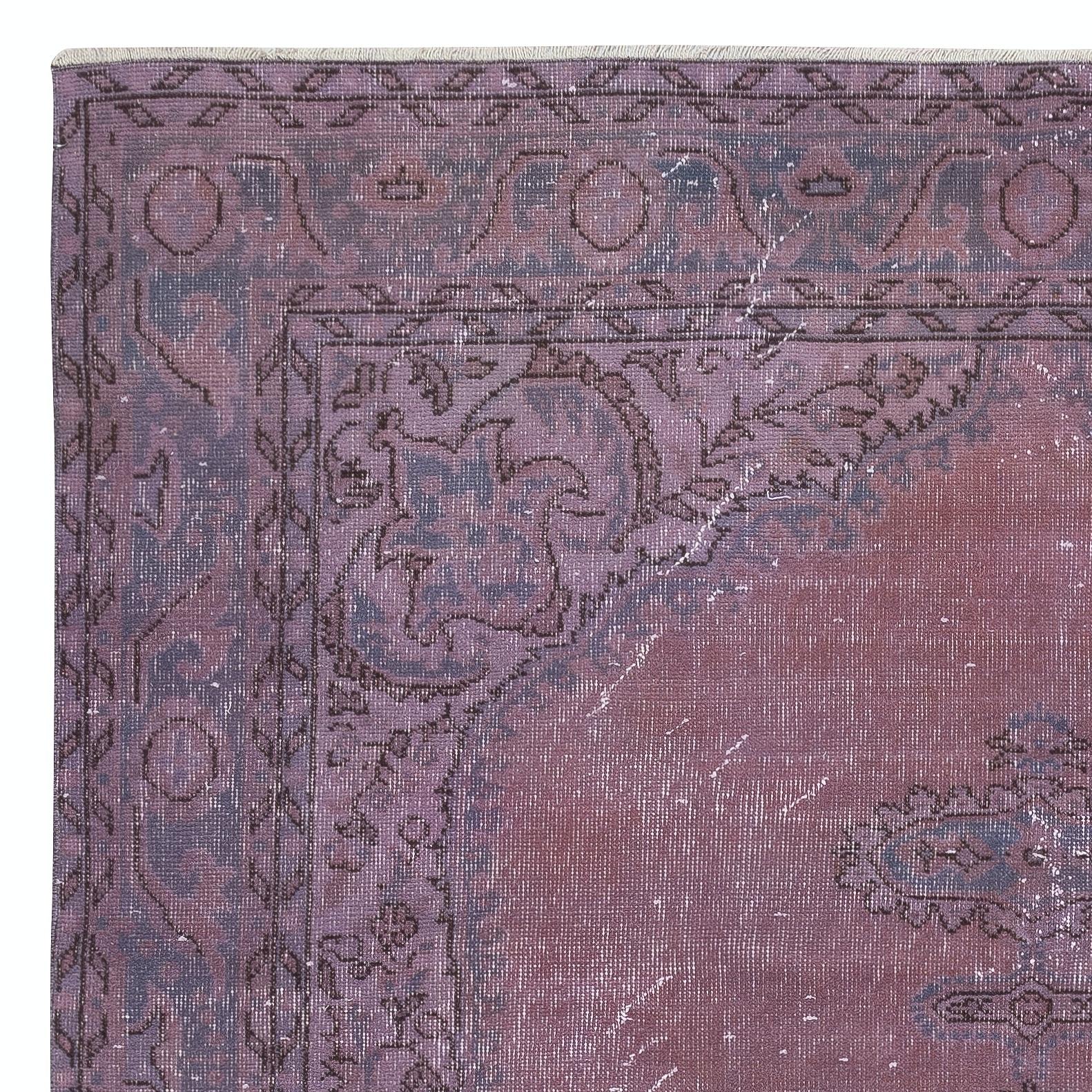Turc 6.8x10.4 Ft Modern Modern Area Rug redyed in Purple Color for modern interiors en vente