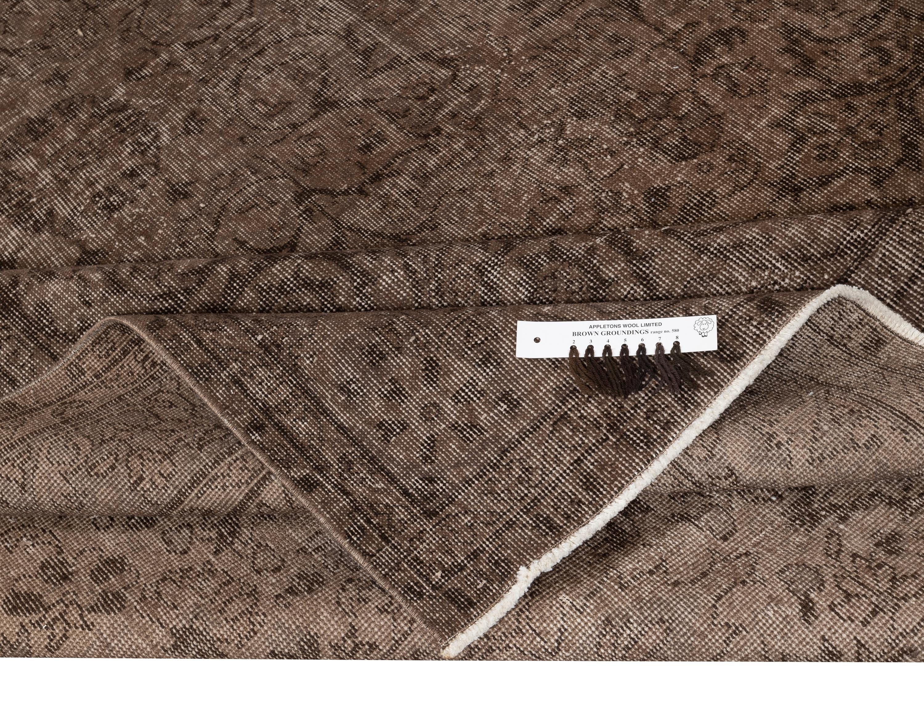 6.8x10.5 Ft Brown Redyed Handgemachter Teppich. Vintage Turkish Area Rug für Wohnzimmer (Moderne) im Angebot