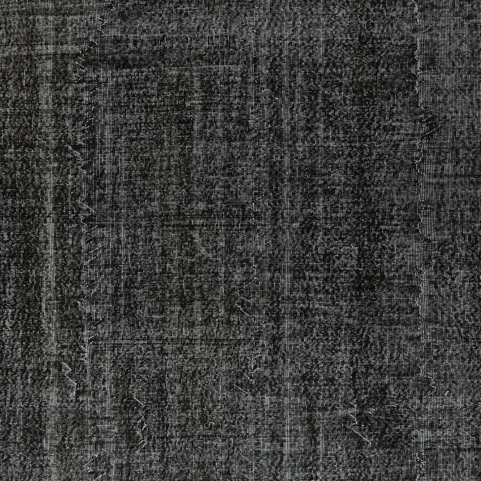 6.8x9 Ft Black Overdyed Handmade Rug. Vintage Turkish Area Rug für Wohnzimmer (Türkisch) im Angebot