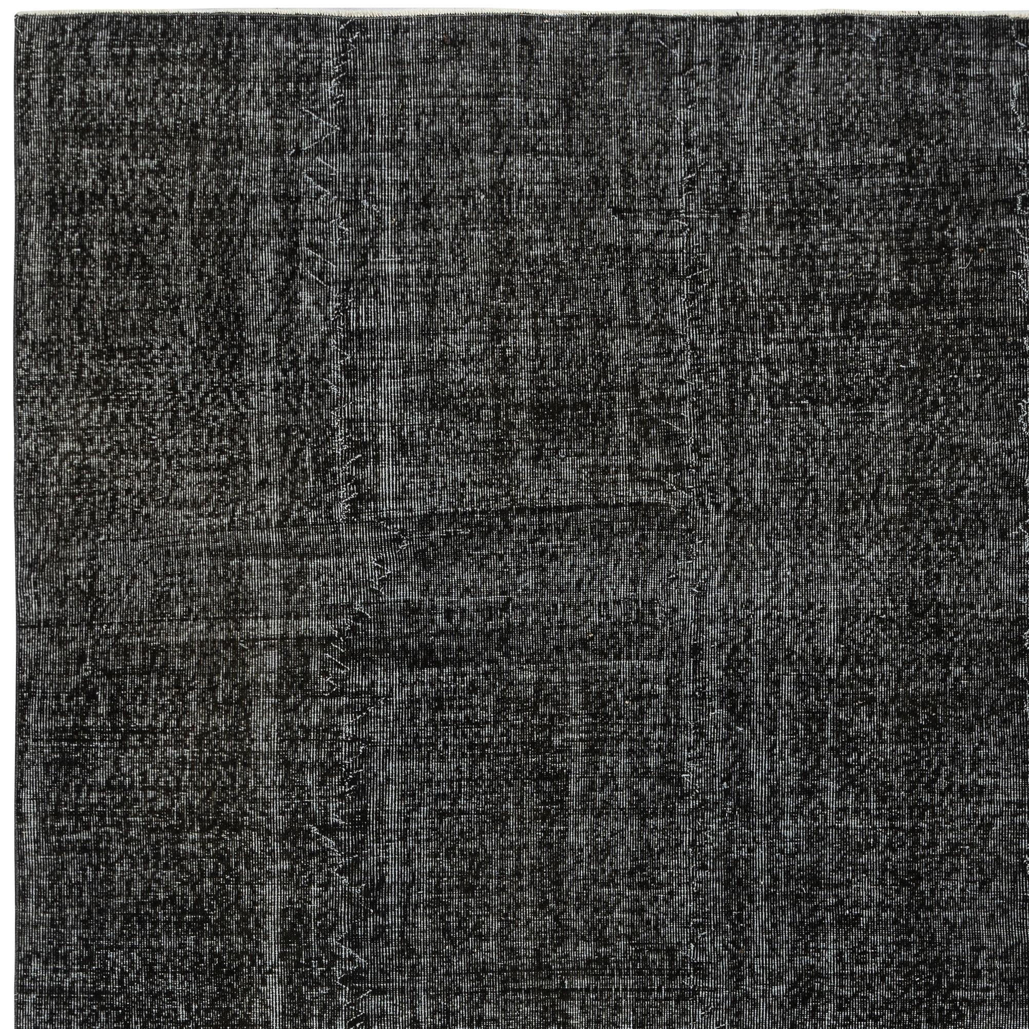 6.8x9 Ft Black Overdyed Handmade Rug. Vintage Turkish Area Rug für Wohnzimmer (Handgeknüpft) im Angebot