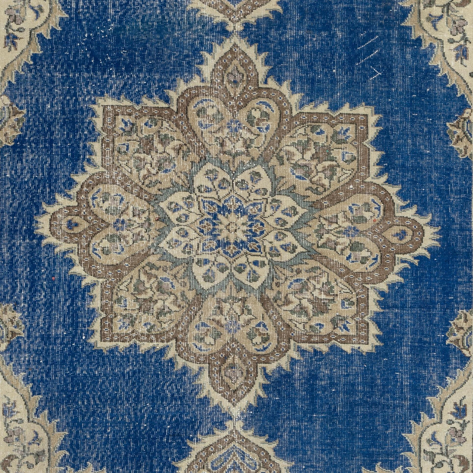 6.8x9.8 Ft Traditioneller Vintage Handgefertigter Türkischer Bereich Teppich mit Medaillon Design (Handgeknüpft) im Angebot