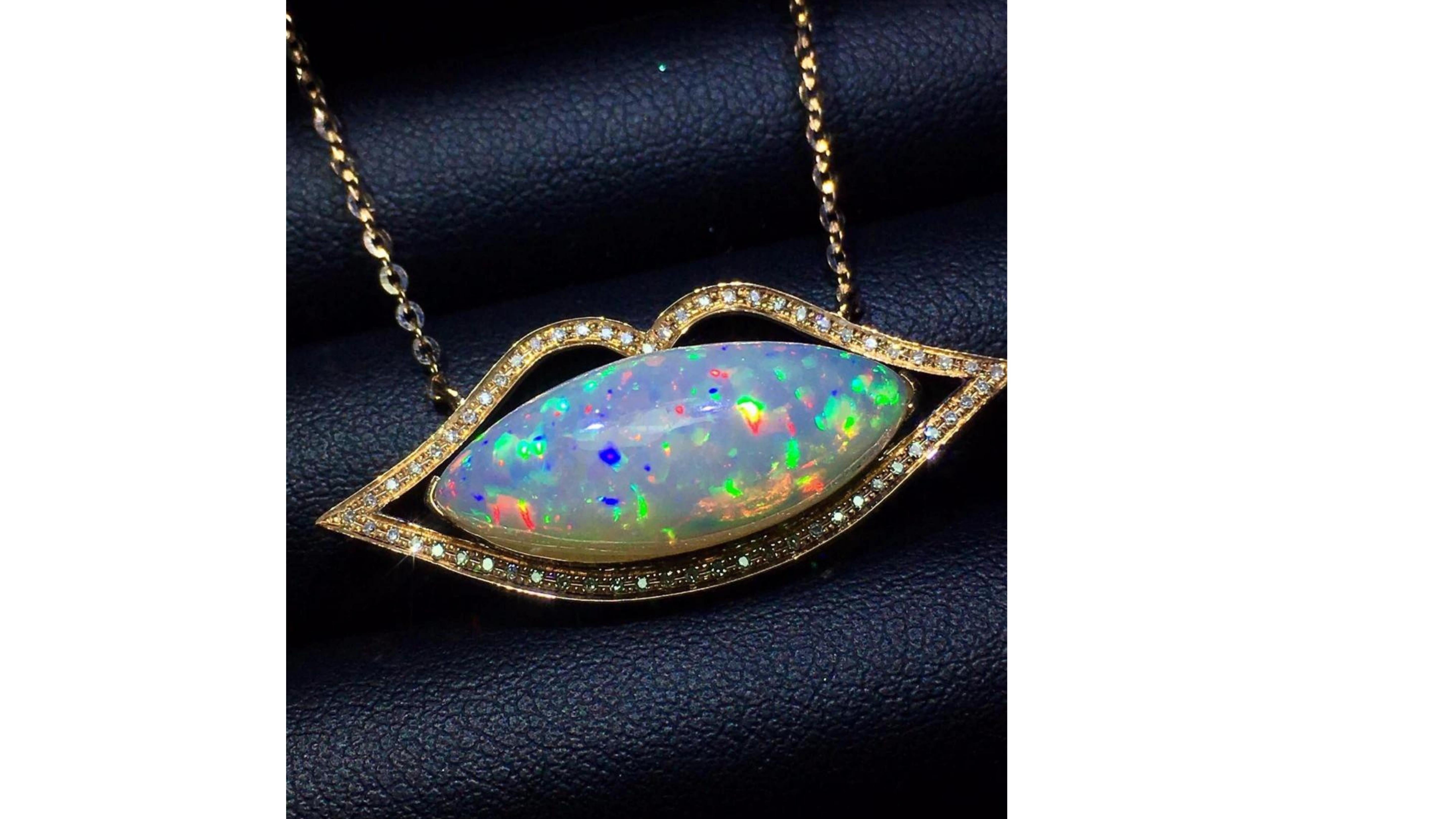 Oval Cut 6.9 Carat Opal Diamond Necklace 18 Karat Yellow Gold For Sale