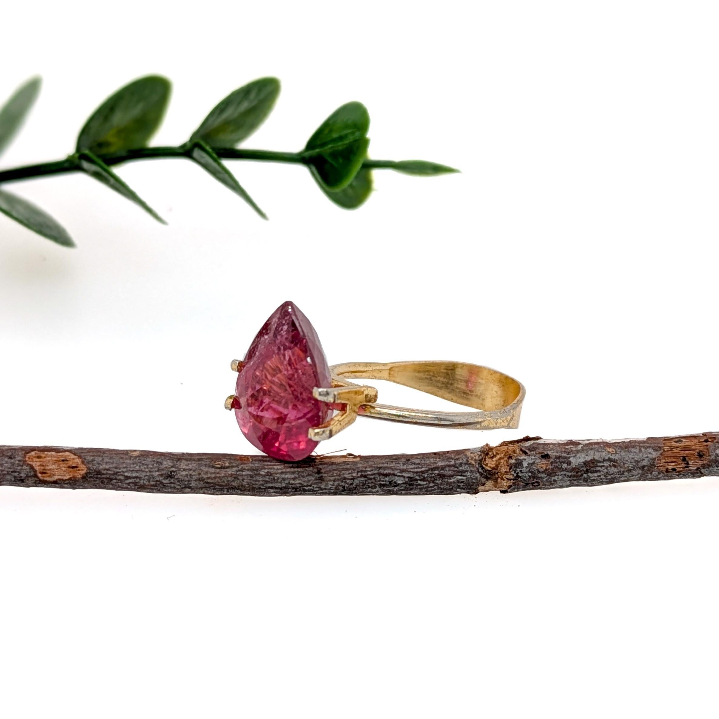 Pierre précieuse tourmaline rubellite de 6.9 carats  En forme de poire 14x11.3 mm  Pierre précieuse en vrac Pour femmes en vente