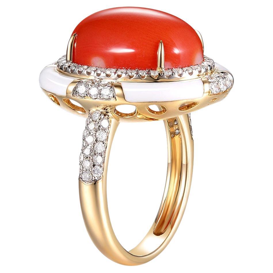 Der elegante 6,9-karätige Korallen-Diamant-Emaille-Ring aus 18-karätigem Gelbgold ist eine atemberaubende Ode an die Pracht der Natur und die raffinierte Kunstfertigkeit des Menschen. Das Herzstück, eine üppige 6.9-Karat-Koralle, zieht mit ihrem