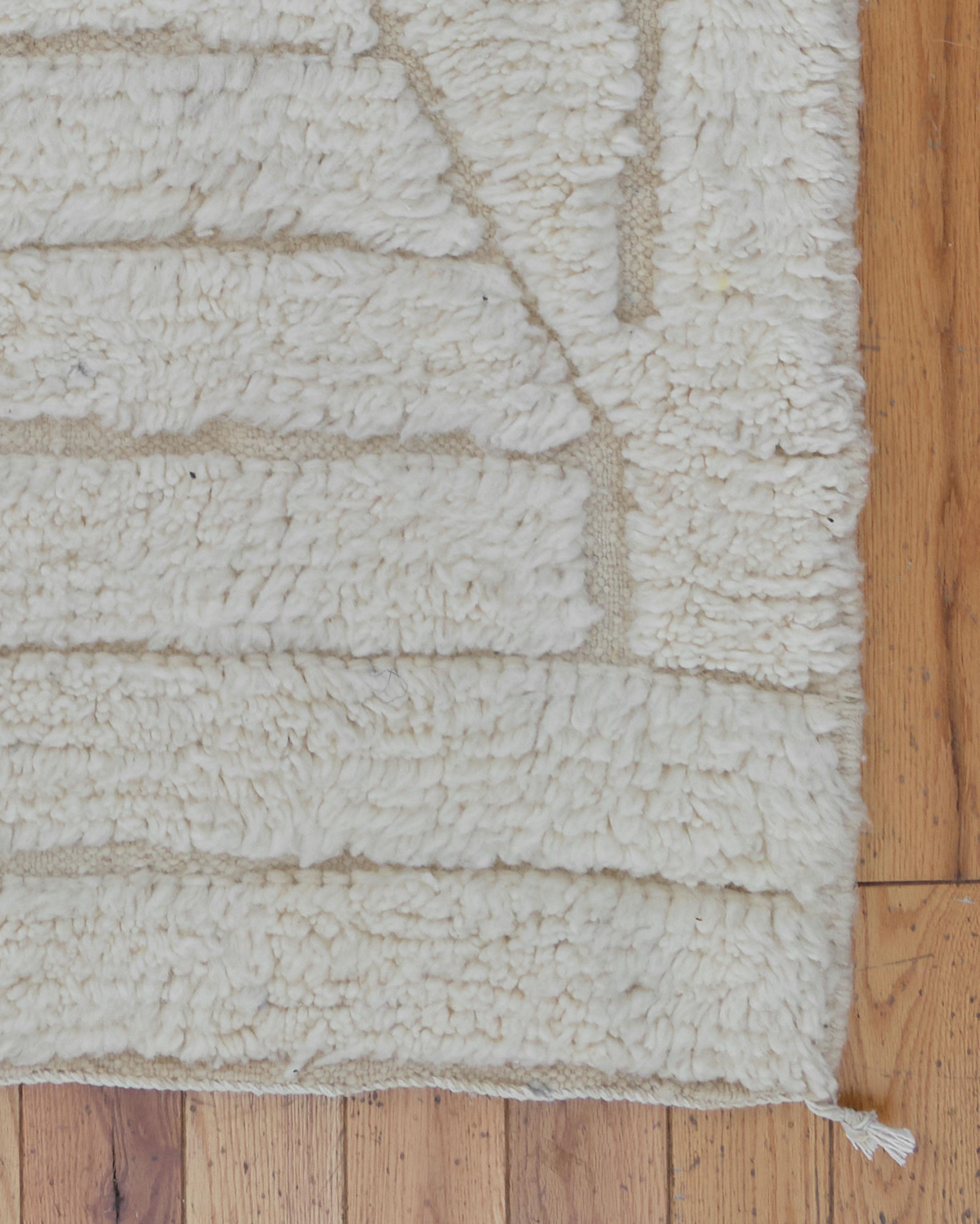 6’9” x 9’8” Heron Ivory Handmade Moroccan Wool Beni Ouarain Rug In New Condition For Sale In Livingston Manor, NY