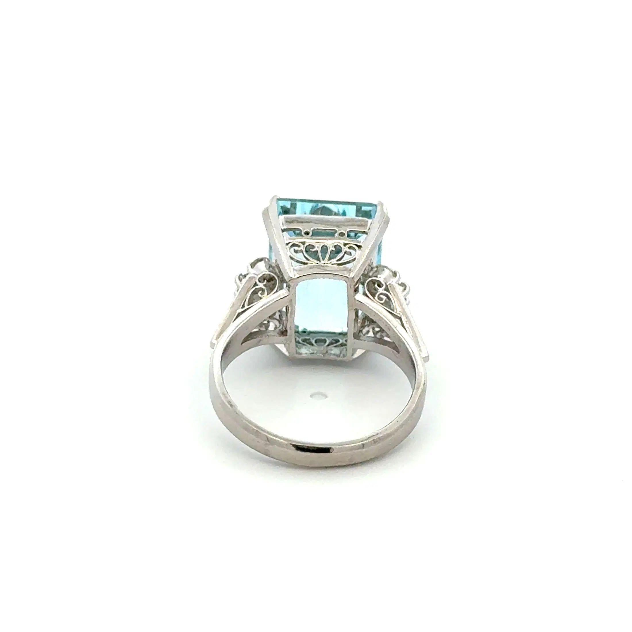 6,90 Karat Aquamarin und Diamant Platin Vintage Solitär Cocktail Ring im Zustand „Hervorragend“ im Angebot in Montreal, QC